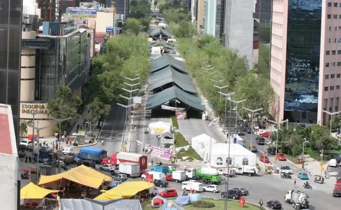 neoliberalover's tweet image. Cuando AMLO bloqueó reforma 6 meses, defendió la democracia.

El sábado que la generación Z pretende protestar contra la izquierda, es antidemócrata.

Pinche moral cínica y retorcida de la 4T.