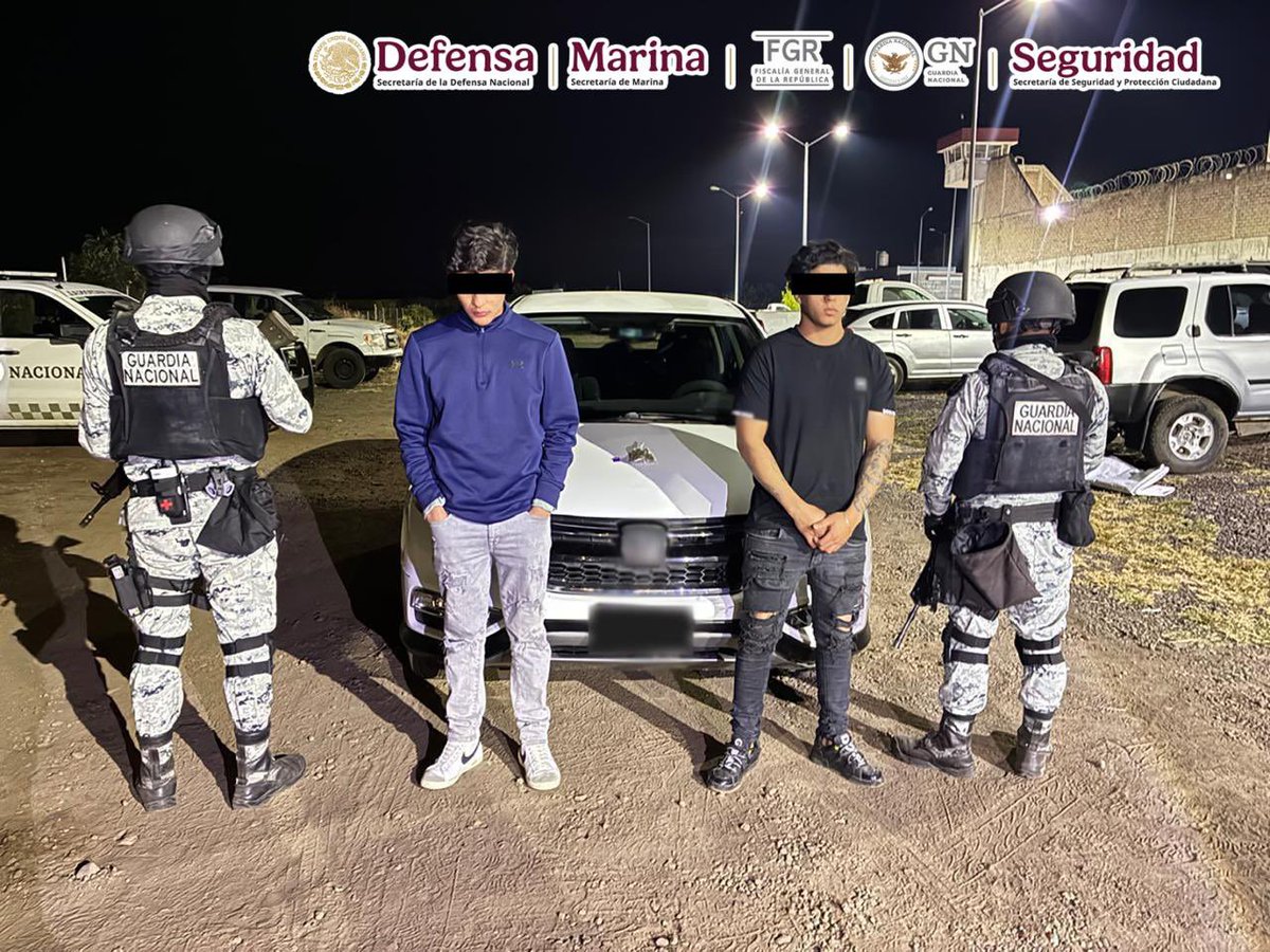 Como parte del Plan Michoacán por la Paz y la Justicia, elementos de <a href="/Defensamx1/">@Defensamx</a> y <a href="/GN_MEXICO_/">Guardia Nacional</a> en coordinación con <a href="/FiscaliaMich/">Fiscalía General de Michoacán</a> y <a href="/SSeguridad_Mich/">SSP MICHOACÁN</a>, realizaron operativos en Zamora, Apatzingán y Morelia, donde detuvieron a 5 personas y aseguraron 6 armas largas, 220 cartuchos, 11