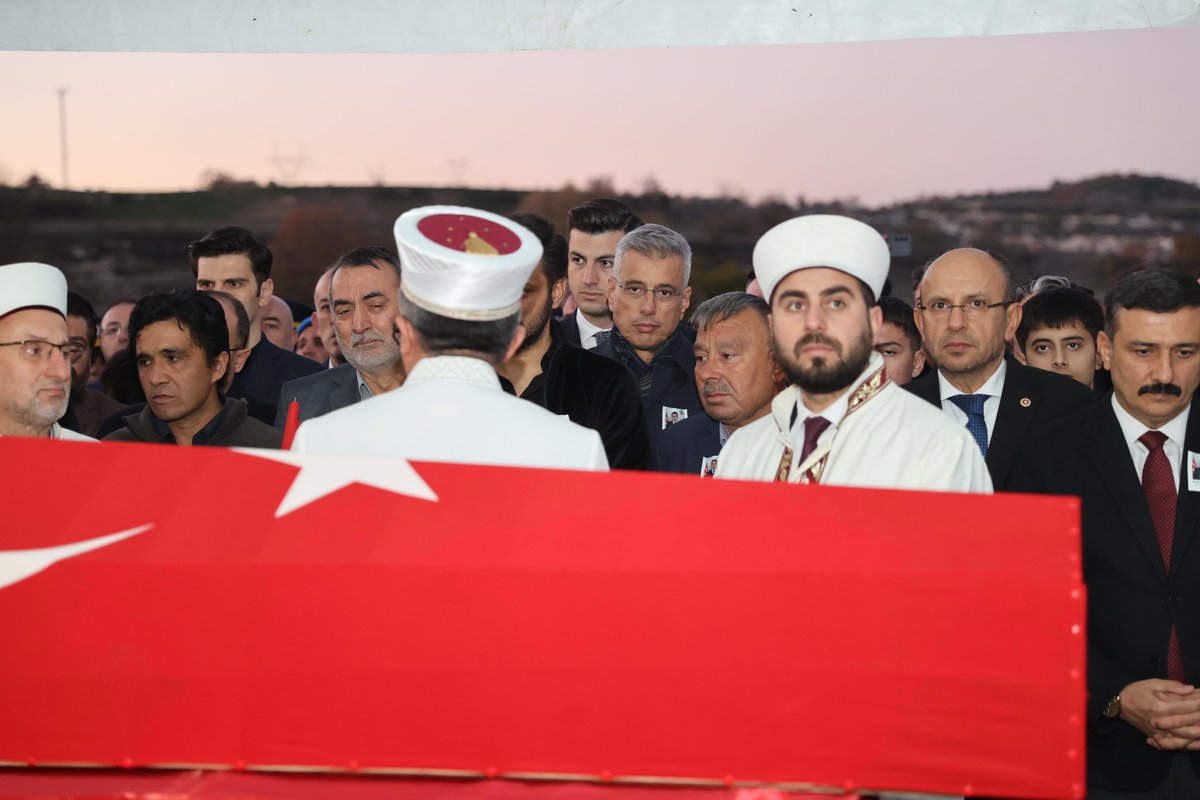 Gürcistan’da askerî kargo uçağımızın düşmesi sonucu şehit olan kardeşimiz Hv. Uçk. Bkm. Asb. Bçvş. Ramazan Yağız’ı dualarla ebediyete uğurladık. 

Ahirete irtihal eden tüm kahramanlarımıza bir kez daha Allah’tan rahmet; ailelerine, yakınlarına ve aziz milletimize başsağlığı