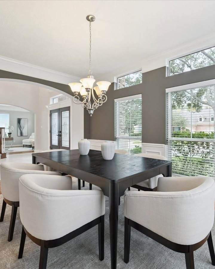 HintonHomeTeam's tweet image. 💰 $720K | 📍 5930 Solar Point Ln, Houston

Gated 5BD, 3.5BA, 4,066 SF w/ new 2025 roof, chef’s kitchen (Viking + JennAir), renovated primary suite, &amp;amp; game room.

Schedule your private tour w/ the Hinton Home Team today!

#HoustonRealEstate #CompassHouston