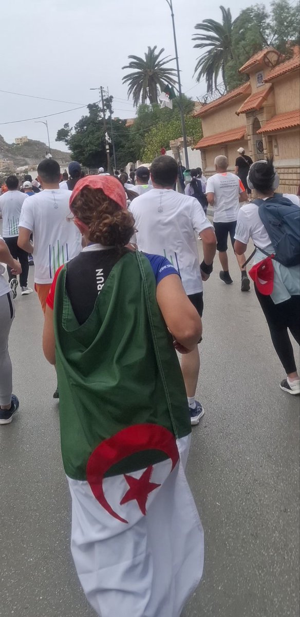 Ashentarnished's tweet image. Mon sixième semi marathon terminé, cette fois dans les rues d’Alger. Pas la course la plus rapide de ma vie mais clairement l’une des plus agréables! Très belle expérience!