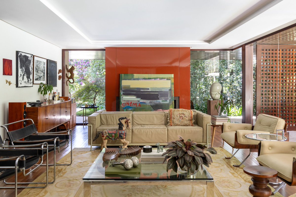 Archello's tweet image. Estúdio Elmor revitalises a Brazilian Modernist home with minimal intervention, preserving native hardwood carpentry and structural elements while reorganising interiors for better flow.
buff.ly/NAMQRQe 

#AdaptiveReuse #TimberDetails #LowCarbonRenovation