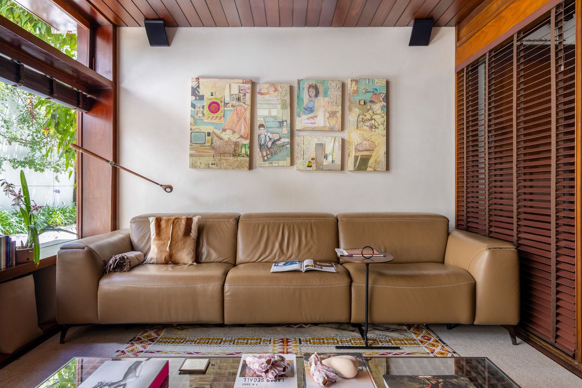 Archello's tweet image. Estúdio Elmor revitalises a Brazilian Modernist home with minimal intervention, preserving native hardwood carpentry and structural elements while reorganising interiors for better flow.
buff.ly/NAMQRQe 

#AdaptiveReuse #TimberDetails #LowCarbonRenovation