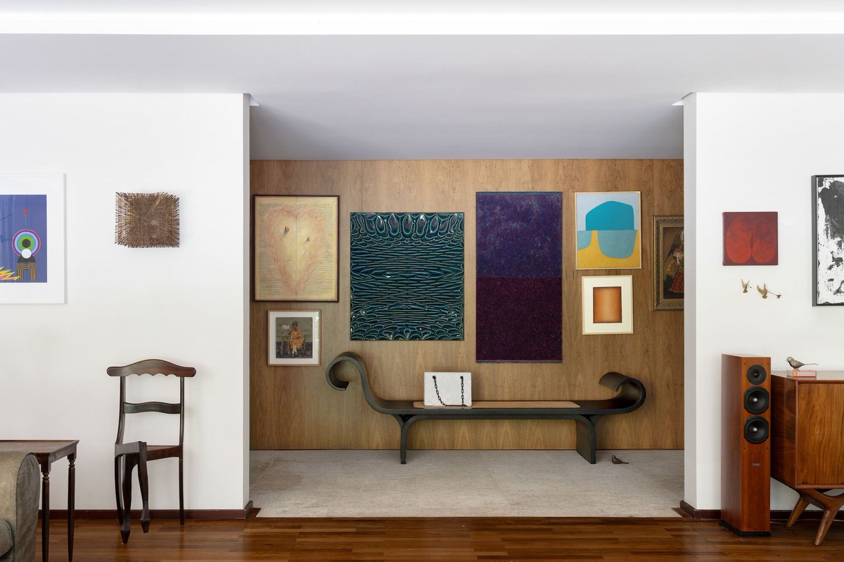 Archello's tweet image. Estúdio Elmor revitalises a Brazilian Modernist home with minimal intervention, preserving native hardwood carpentry and structural elements while reorganising interiors for better flow.
buff.ly/NAMQRQe 

#AdaptiveReuse #TimberDetails #LowCarbonRenovation