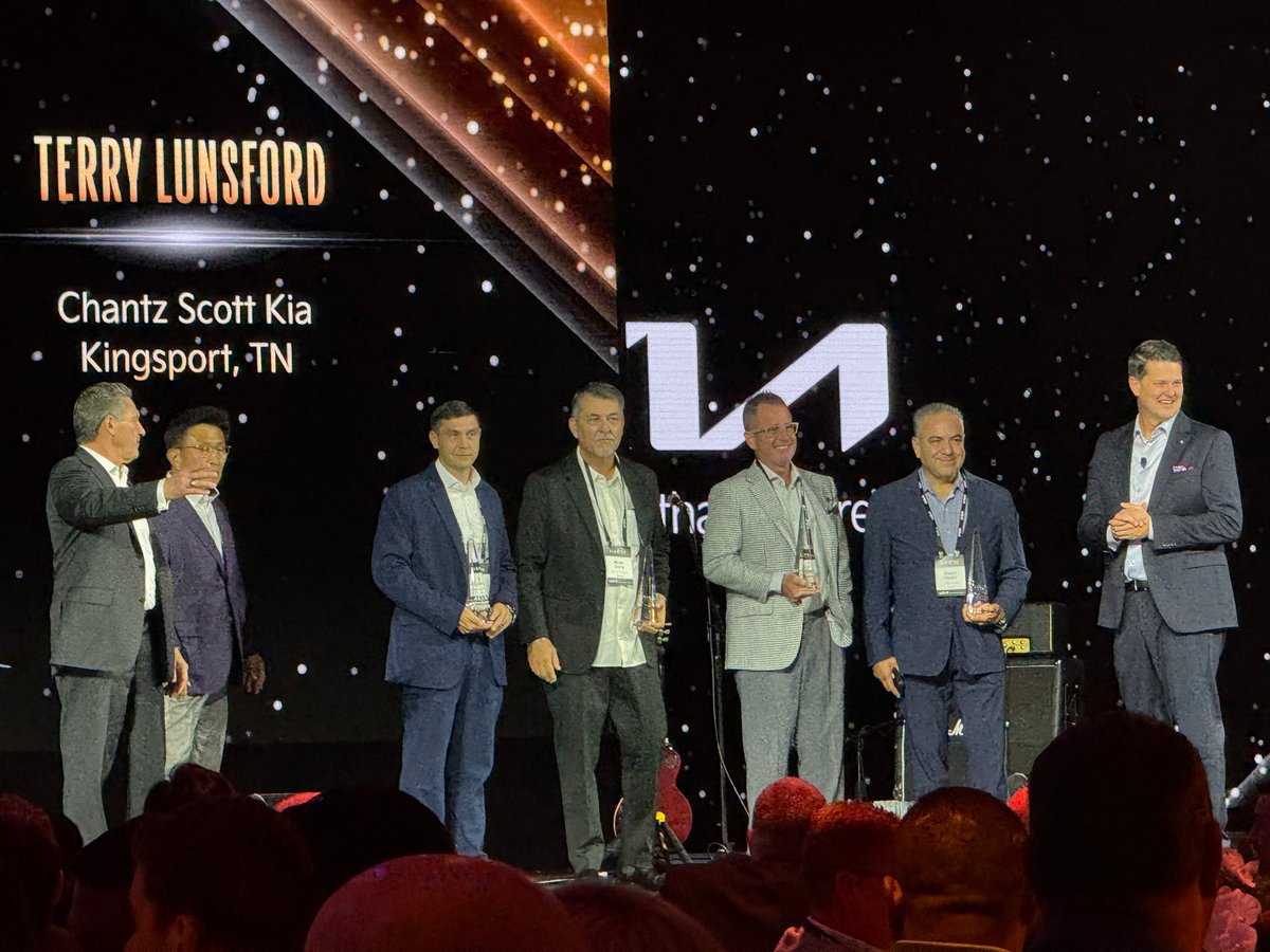 iamchantzscott's tweet photo. @CarBusinessMan Hate I missed this one but took home some hardware 🏆 #Kia https://t.co/ybfAO1iKnF
