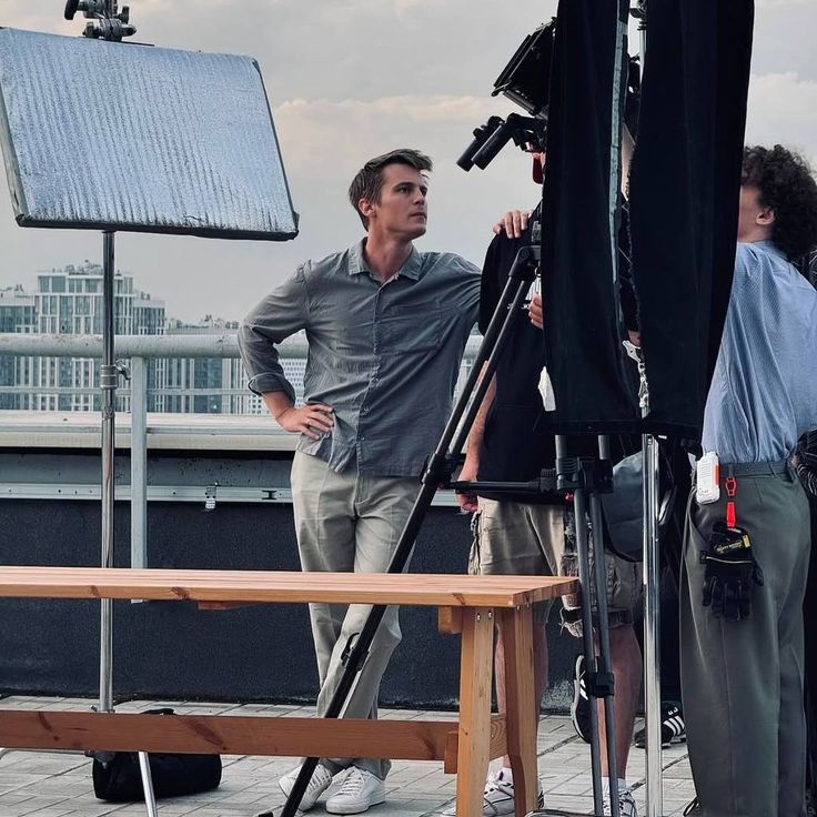 stap1c's tweet image. кайф. чистый и невероятный кайф. от заряженных людей и разряженной техники. от длинных смен и ночных прогулок. от громкого смеха и молчаливых попыток сдвинуться с мёртвой точки.

ни капли не пожалел, что взялся за проект — отсняли реально годный материал. спасибо всем🔥

скучал.