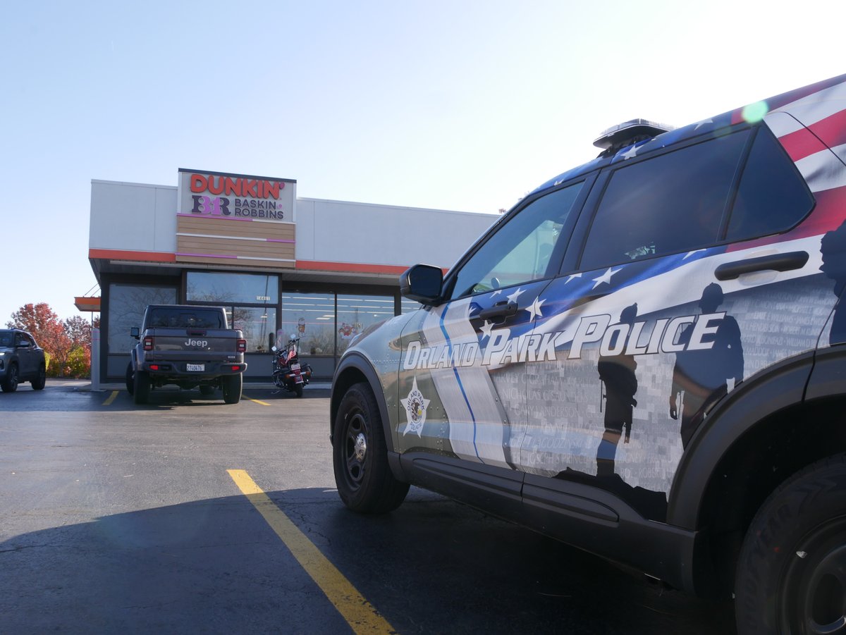 OrlandParkpd's tweet photo. Happy #FriendlyFriday Orland Park! Thank you to everyone who stopped by to chat and have some coffee during our Coffee with a Cop event this morning at Dunkin on 14461 S. LaGrange Rd. See you at the next event, details coming soon! #CoffeeWithACop #orlandpark https://t.co/QlWo7f2mhE