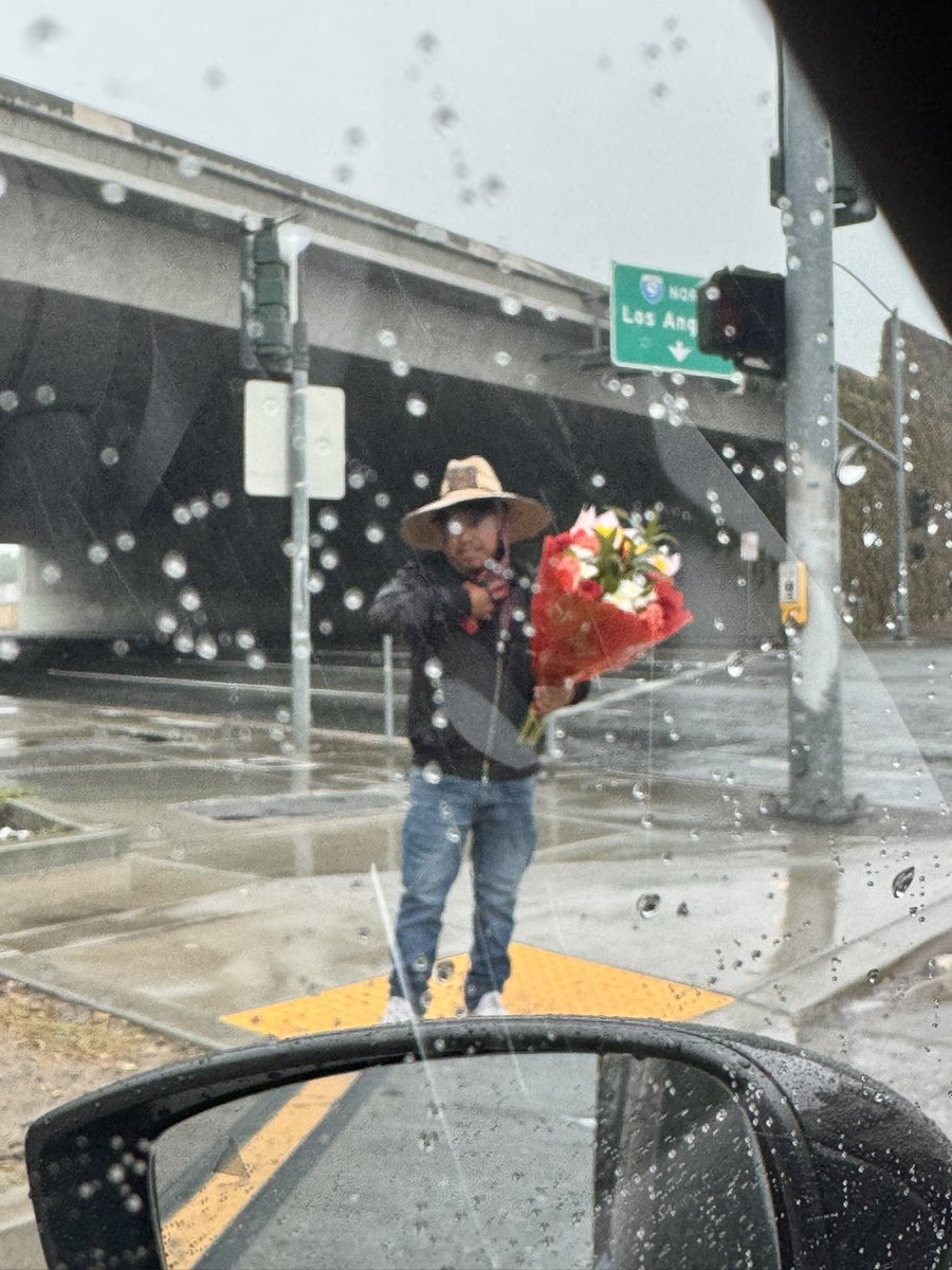 NotTroyThomas's tweet photo. We don’t panhandle, we hustle. Selling flowers in the rain ain’t for errbody. #WeOutworkYou https://t.co/ddPDR5JDMm