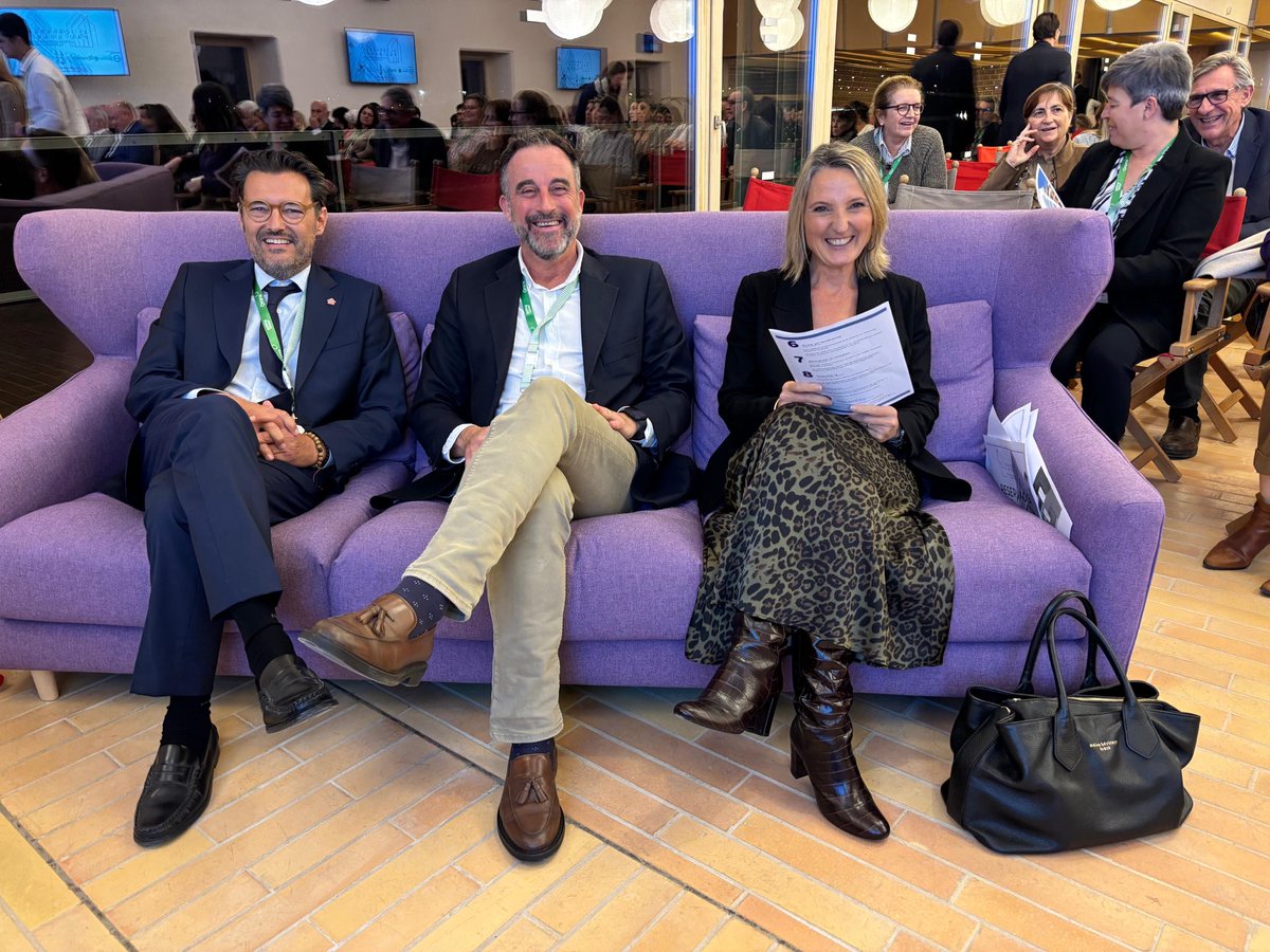 Nova edició de les jornades de formació del Col·legi d’Administradors de Finques <a href="/CAFBALEARES/">CAFBAL</a> , cita de referència del sector 

El conseller <a href="/jluismateo10/">Jose Luis Mateo Hernández</a> assisteix a la cloenda d’aquesta 11a edició de les jornades Pau Bonet  juntament amb la consellera <a href="/cabrer_catalina/">Catalina Cabrer</a>