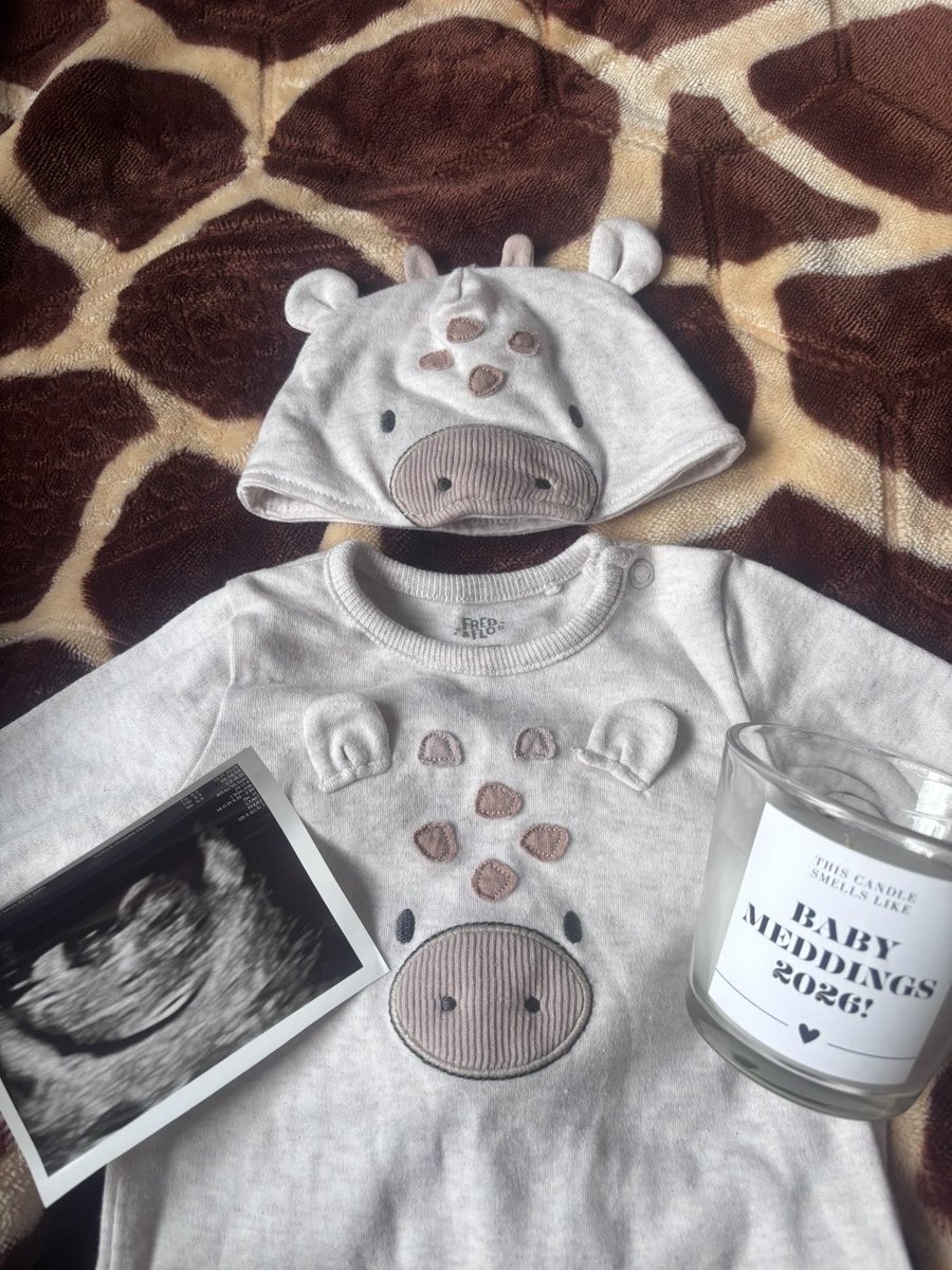 Lewis // Medz tweet media