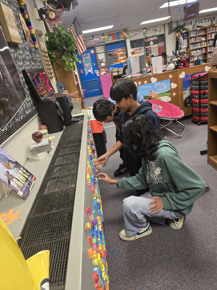 meyzeeklibrary's tweet image. Mr. Watt&apos;s classes visiting the library today! #WeAreJCPS #meyzeekreads #JCPSlibraries