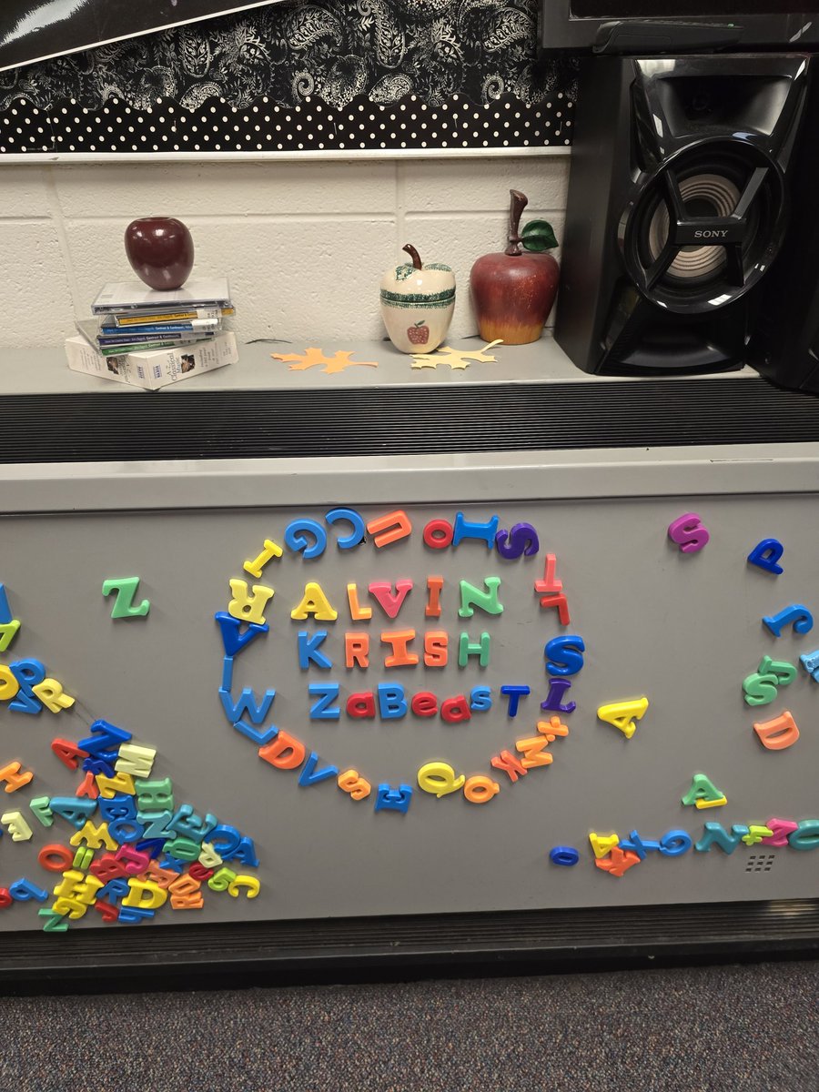 meyzeeklibrary's tweet image. Mr. Watt&apos;s classes visiting the library today! #WeAreJCPS #meyzeekreads #JCPSlibraries