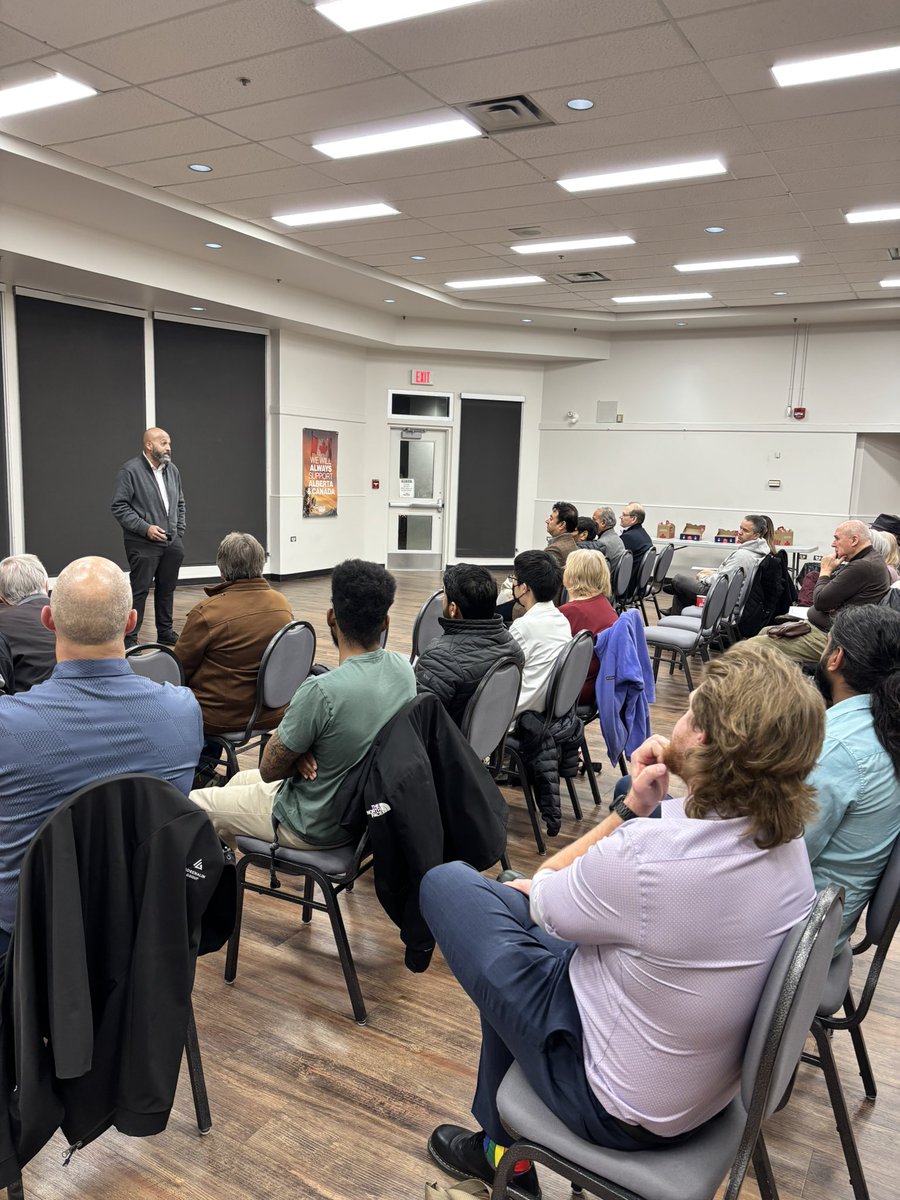 CourtEllingson's tweet photo. Thank you to MLA @DShepYEG for coming down to the #CalgaryFoothills AGM last night! We are thrilled to have elected a new executive team and created momentum in this great constituency!
Let's get to work and ensure a better future for all, because we are #bettertogether. https://t.co/WtkcoBPnsy