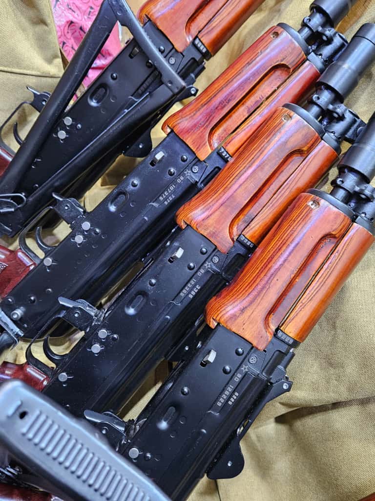 📢 وصلت دفعة جديدة وطازجة من الجفاري!

🔥 جفاري مسمارين – نجمة موديل 90
✔️ حرف ®
✔️ عمل درجة أولى – رقم 1
✔️ وعلى الشرط والضمان (سعر وبضاعة)

💰 سعر مناسب للجميع
✨ الجودة مضمونة والموديل مرغوب

للطلب والاستفسار، تواصلوا معنا عبر الخاص أو الهاتف. 773334779 حمد طايف