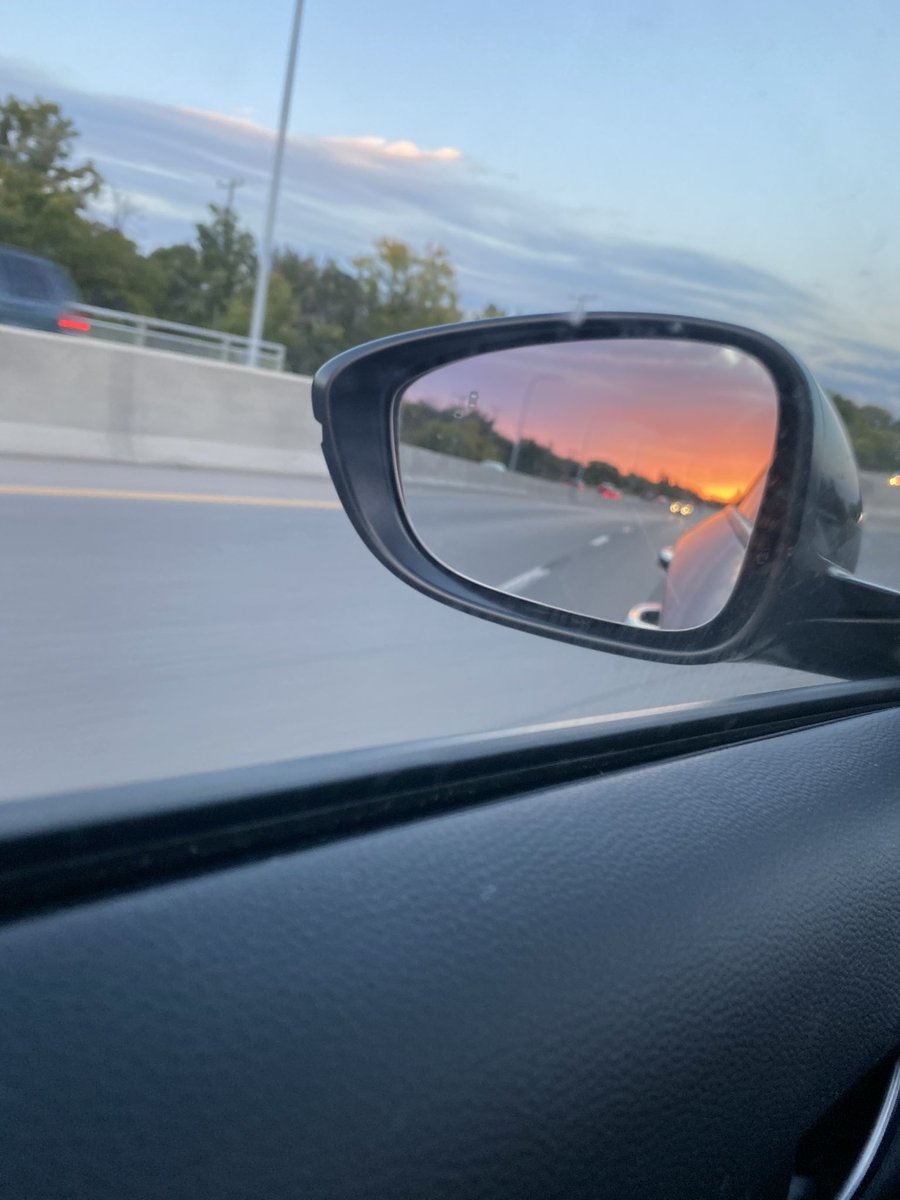 harmitwt's tweet photo. Objects in pictures are more beautiful than they appear.

Fall 2025, don’t ever leave me. 🚗🌅🍁

Fall doesn’t care about your plans, it just shows up and heals everything. 🧡

#FallVibes #Autumn2025 #NatureHeals #Canada #USAFall #Fallaesthetic #GoldenHour #LeafPeeping https://t.co/tqnbrhiJ3r