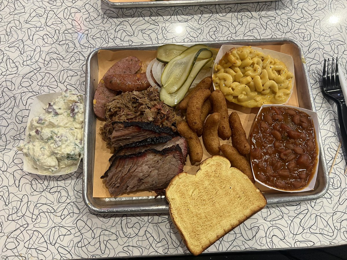 bigsullyt's tweet photo. Gotta love some Carolina โQue! #ThreeSidesMinimum @TampaBayTre https://t.co/qARQDED99F