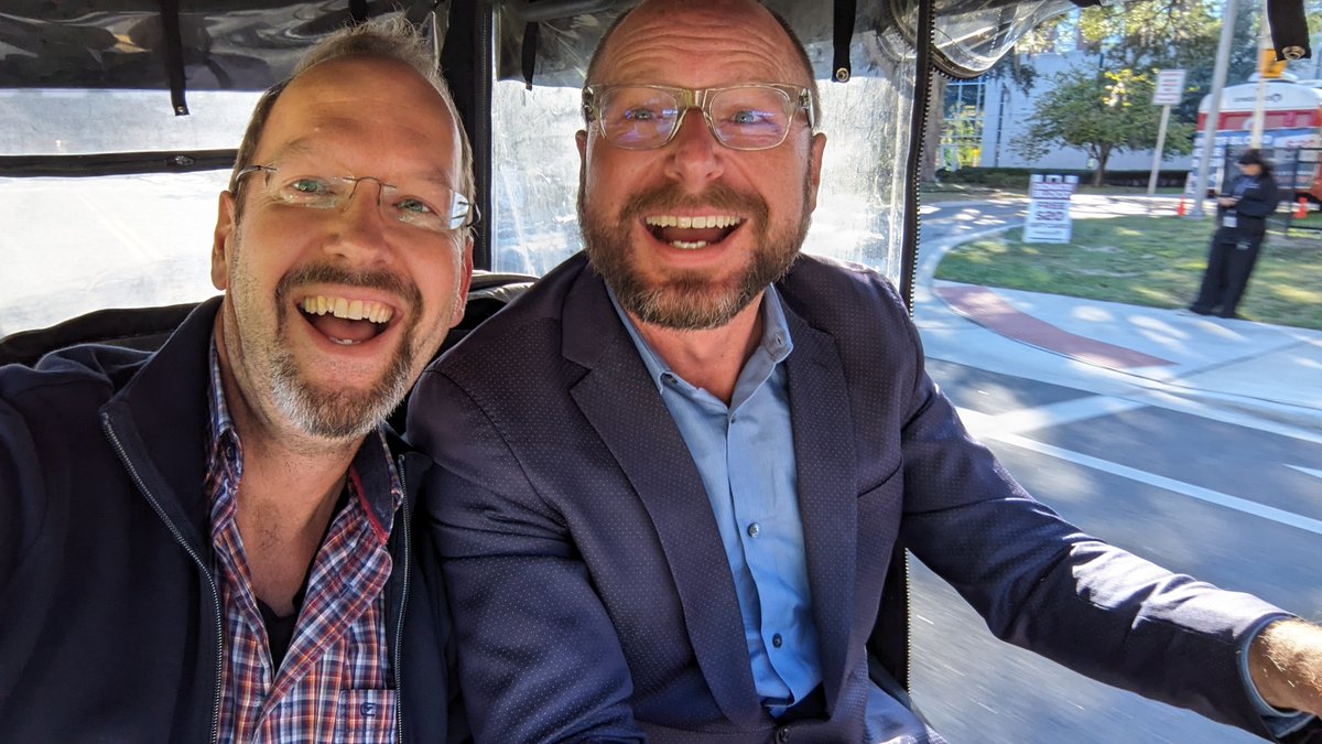 KopinkeLab's tweet image. Thanks for visiting! What a fantastic seminar! Had a blast catching up &amp;amp; introducing you to my lab. Also, no gators were harmed during our little excursion on campus...!