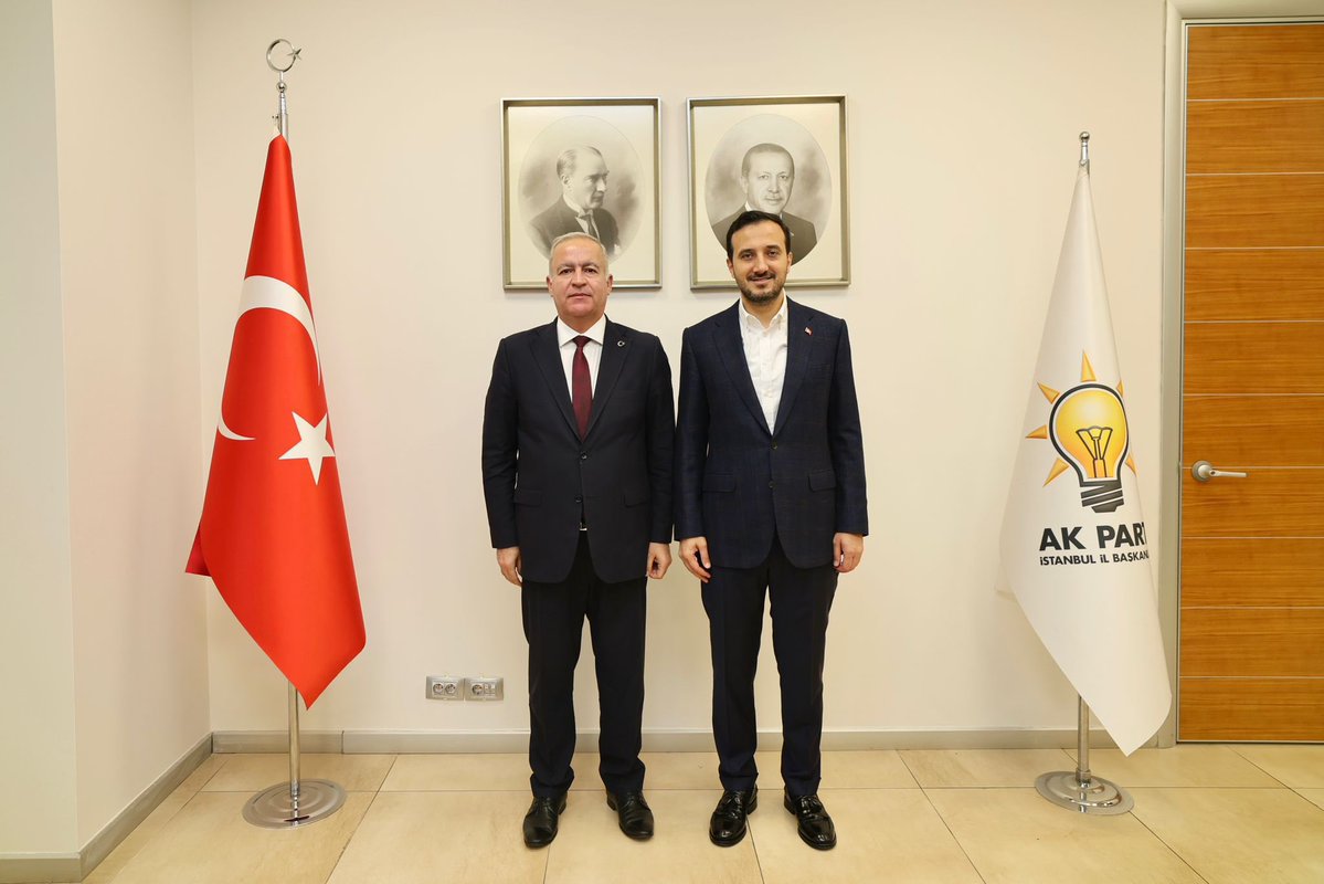 Biz, memlekete hizmeti bir bayrak yarışı olarak gören, aidiyet duygusuyla kenetlenen bir davanın mensuplarıyız.

AK Parti Gaziosmanpaşa İlçe Başkanı olarak göreve başlayan Sn. İsmail Ergüneş’i tebrik ediyor; yeni görevinin teşkilatımıza ve ilçemize hayırlı olmasını diliyorum.