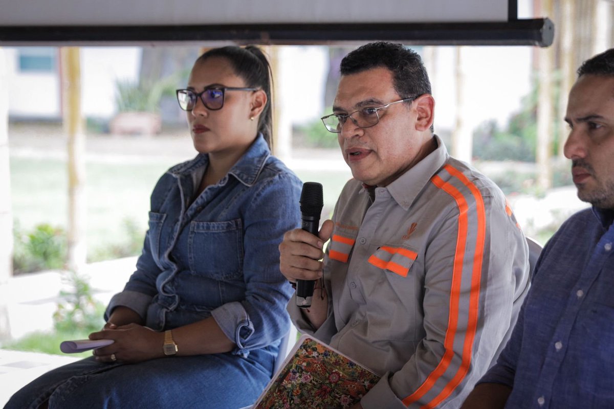 Se socializó también con gobiernos nacionales y locales, <a href="/MintrabajoCol/">MinTrabajo</a>, <a href="/LAGUAJIRAGOB/">Gobernación de La Guajira</a>, los acuerdos📝concertados en la formulación de políticas públicas📚 y la estructuración de proyectos que promueva una transición energética⚡️ con equidad y sostenibilidad🍃 
Apoya <a href="/iki_germany/">IKI Germany</a>