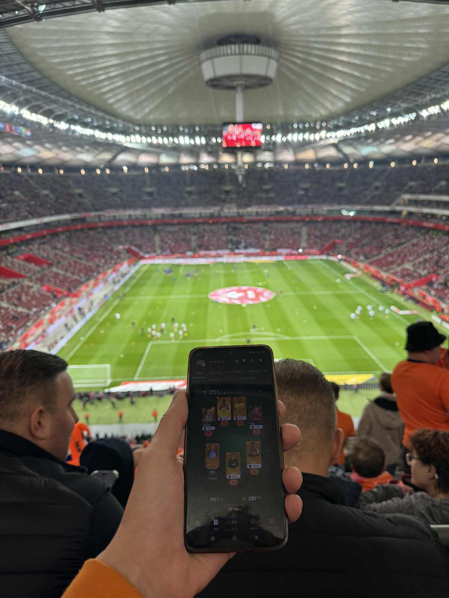 van Hecke masterclass from the bench incoming. #POLNED <a href="/Sorare/">Sorare</a>