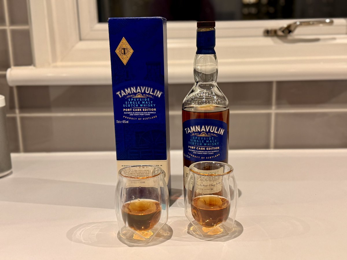dramdujour's tweet photo. It’s the freakin’ weekend and the weather is horrendous so it’s ideal for a big porty throat punch. Tonight’s #dramdujour is the @tamnavulinwh Port Cask 🥃 
Slainte Lee Turner 😀 https://t.co/KSt82c6Ctf