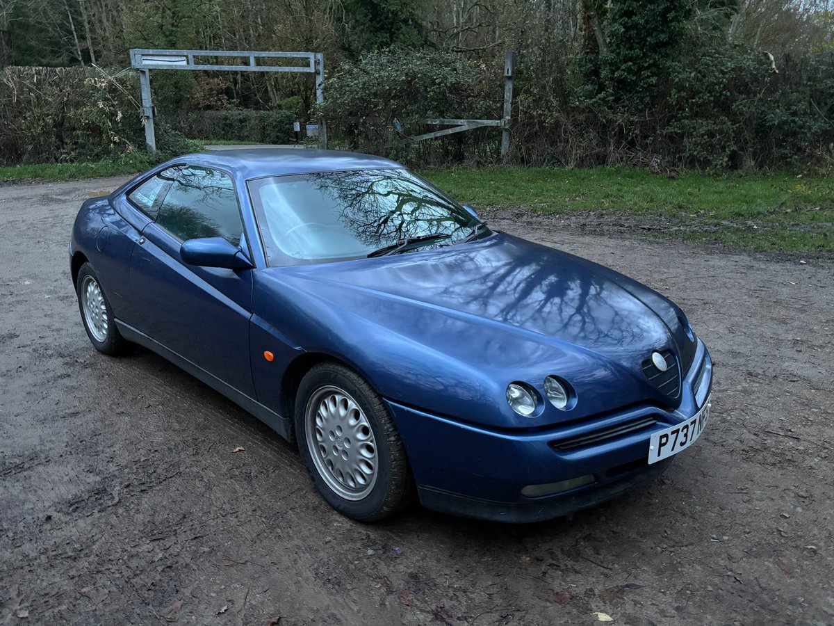 philcfoto's tweet photo. A quick run with the Alfa Romeo GTV to Coombs Woodlands, Buckinghamshire with Percy #for a walk, before it gets dark! #AlfaRomeoGTV #AlfaRomeo916GTV #CoombsWoodlands #Buckinghamshire https://t.co/RoDwYeSne4