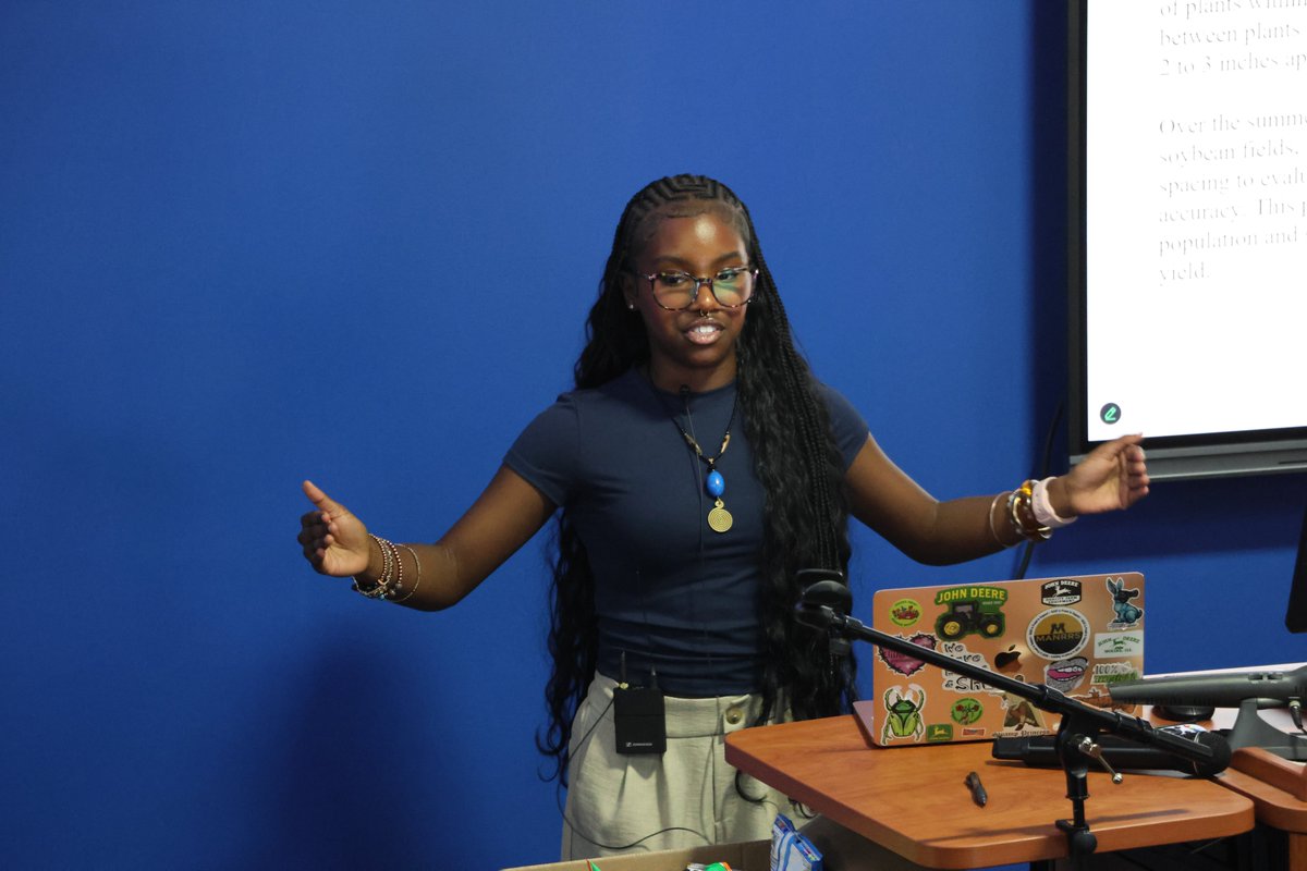 TSUCollegeofAG's tweet photo. TSUAg and the TSU Biotech Club hosted a Seminar Series event featuring undergrad and grad students from across campus who presented their internships and research. We're proud of our student researchers! 💙 #TSUResearch #StudentSuccess #ScientificCommunication #STEM #AgEducation https://t.co/kZFOT96iuU