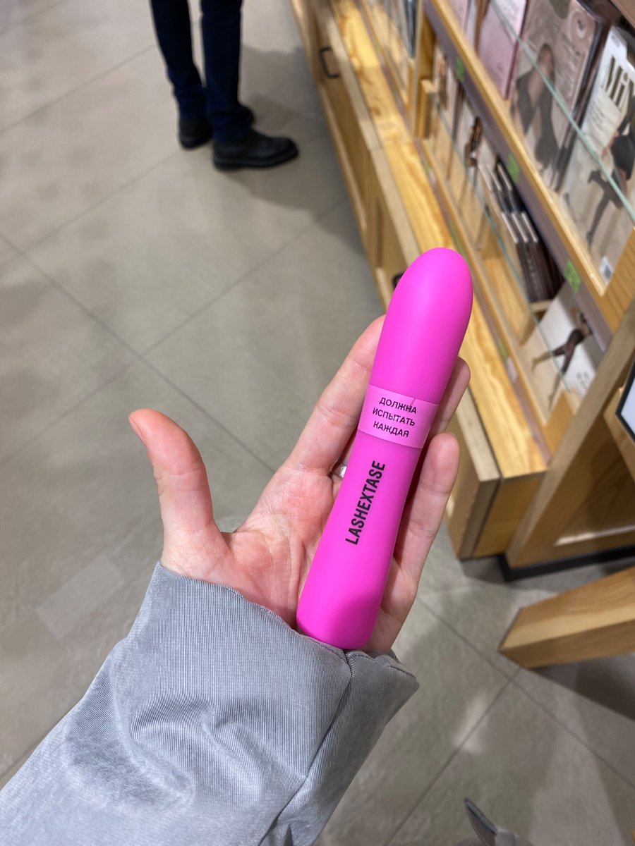 девки у вас тоже после вида этой туши захотелось засунуть её в пизду? 😅😅😅