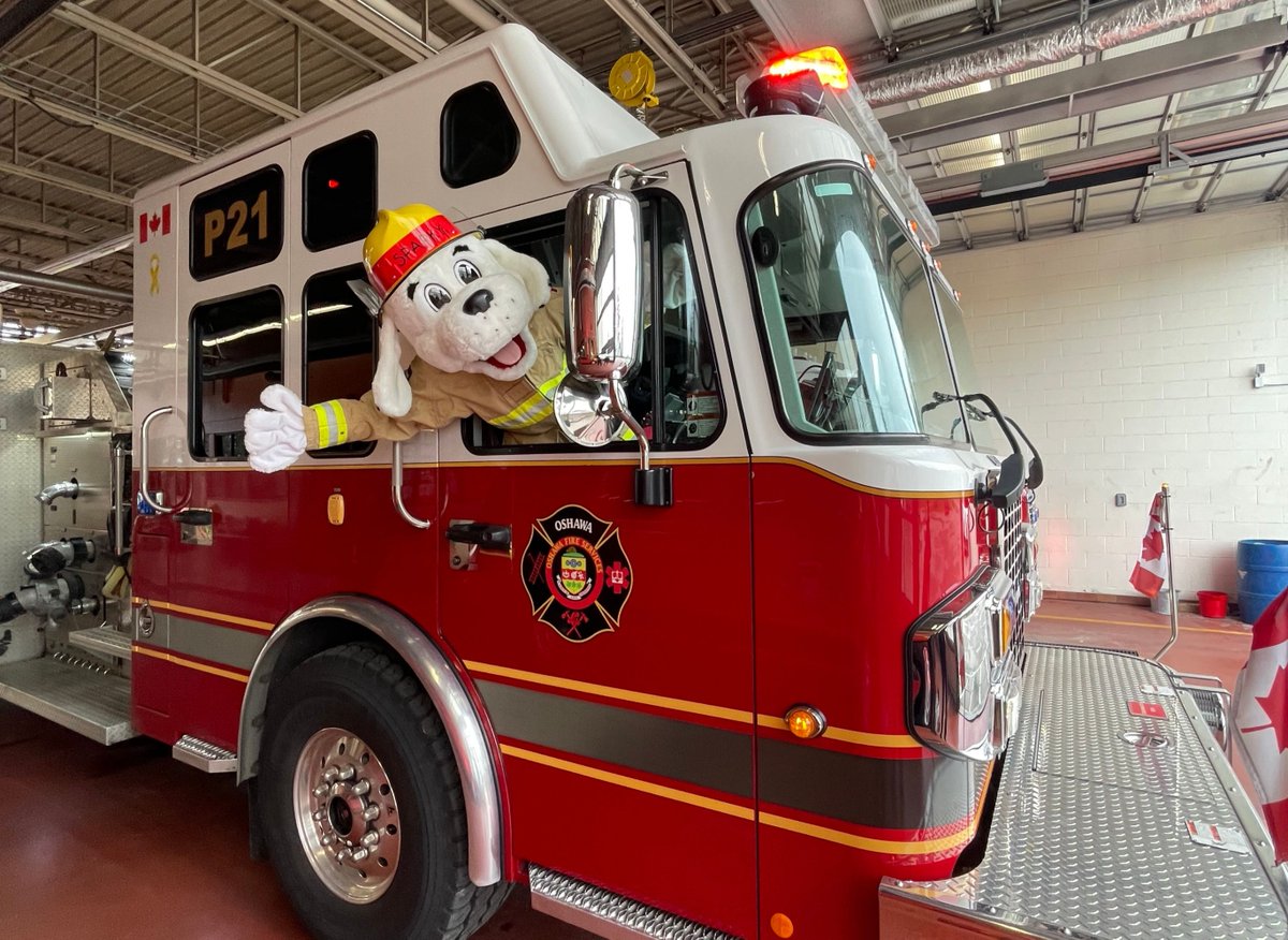 Sparky is excited to see everyone at Oshawa's Santa Claus Parade of Lights tomorrow at 6:30 p.m.! ✨🎄
Remember to keep your home safe this holiday season by ensuring smoke and CO alarms are installed and tested on every level! 🏠🚨
<a href="/oshawacity/">City of Oshawa</a>
<a href="/iafflocal465/">Oshawa Fire Fighters</a>