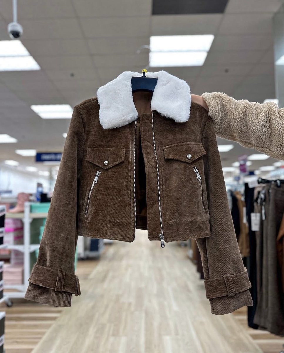 EllsworthPlace's tweet image. At these prices, you can buy a jacket for every day of the week at @marshalls in Ellsworth Place!
#fallshopping #ellsworthplace #silverspring #marshalls #downtowndilverspring #coatseason #gbtrealty