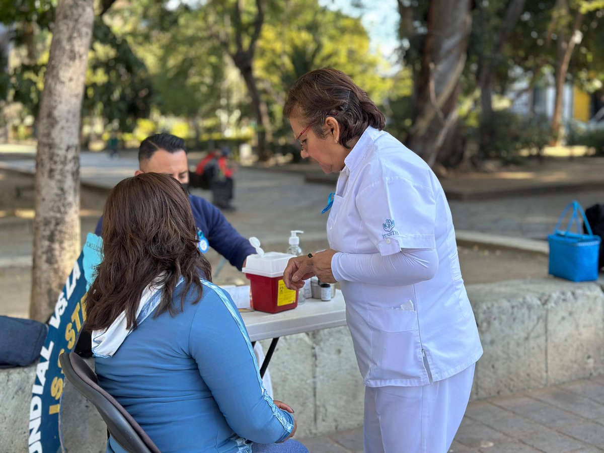 IsssteOaxaca_'s tweet photo. 2/2 👉 Durante la actividad, se ofrecieron mediciones de glucosa 🩸, además de una caminata 🏃🏼‍♀️🏃‍♂️y ejercicios de activación física dirigidos a trabajadores, derechohabientes y población en general interesados en fortalecer sus hábitos de bienestar. 🙌 https://t.co/EBIRfgwWNK