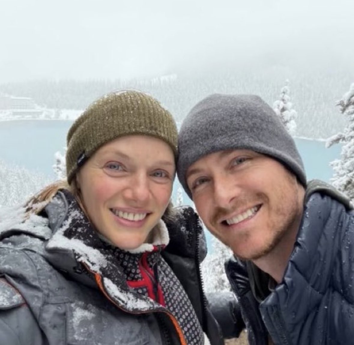 What a beautiful day to receive this picture of Tracy and Jesse at lake Louise. 🌞👑