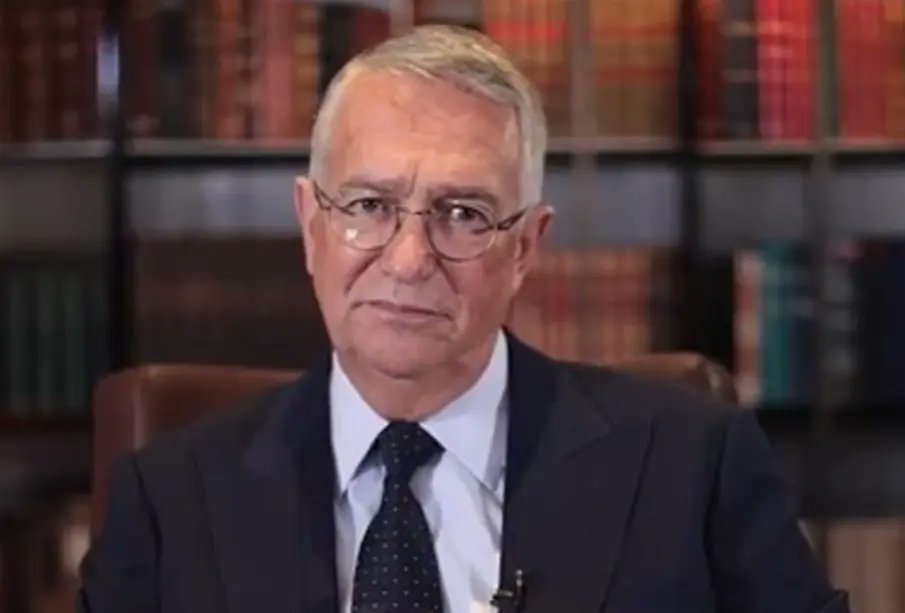 Para Ricardo Salinas Pliego es el inicio del fin y lo sabe.
No solo debe pagar más de 49 mil millones de pesos al fisco mexicano, debes más de 600 millones de dólares a bancos y empresas de los Estados Unidos. Dos de sus casinos son investigados por lavado de dinero por recursos