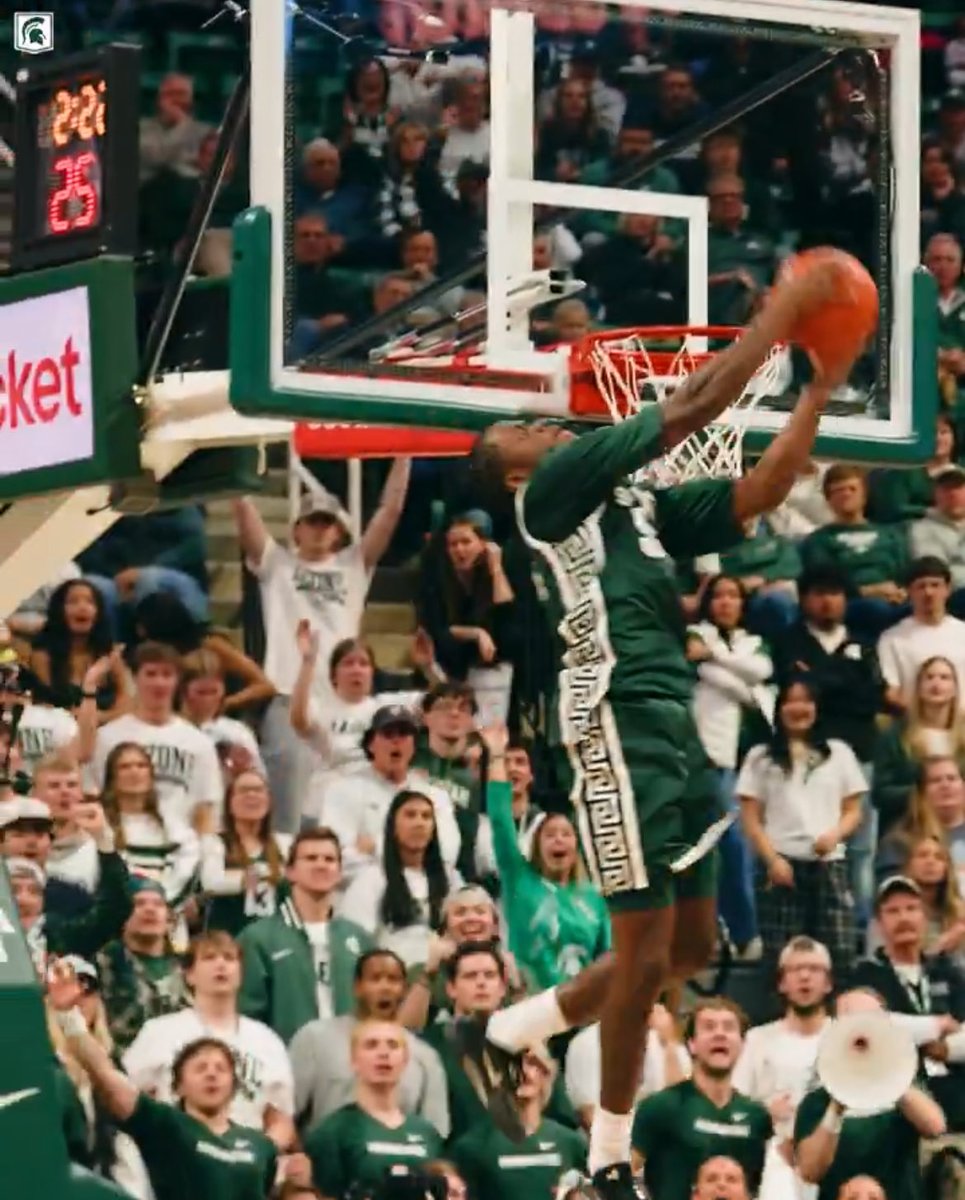 lol Carr literally has to do the limbo in mid-air to not smash his head on the rim