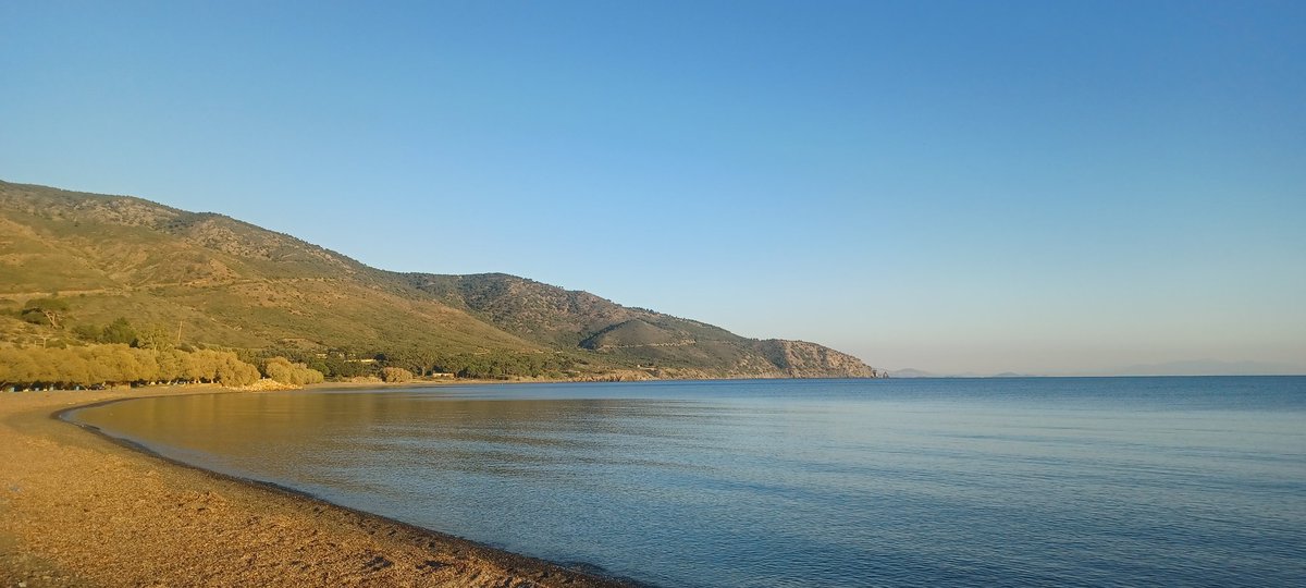 40 days before christmas 🏊

#Autumn #November #seascape #eamptybeach #aegeansea #magiclight #UnFiltered #Lesvos #Lesbos #Greece