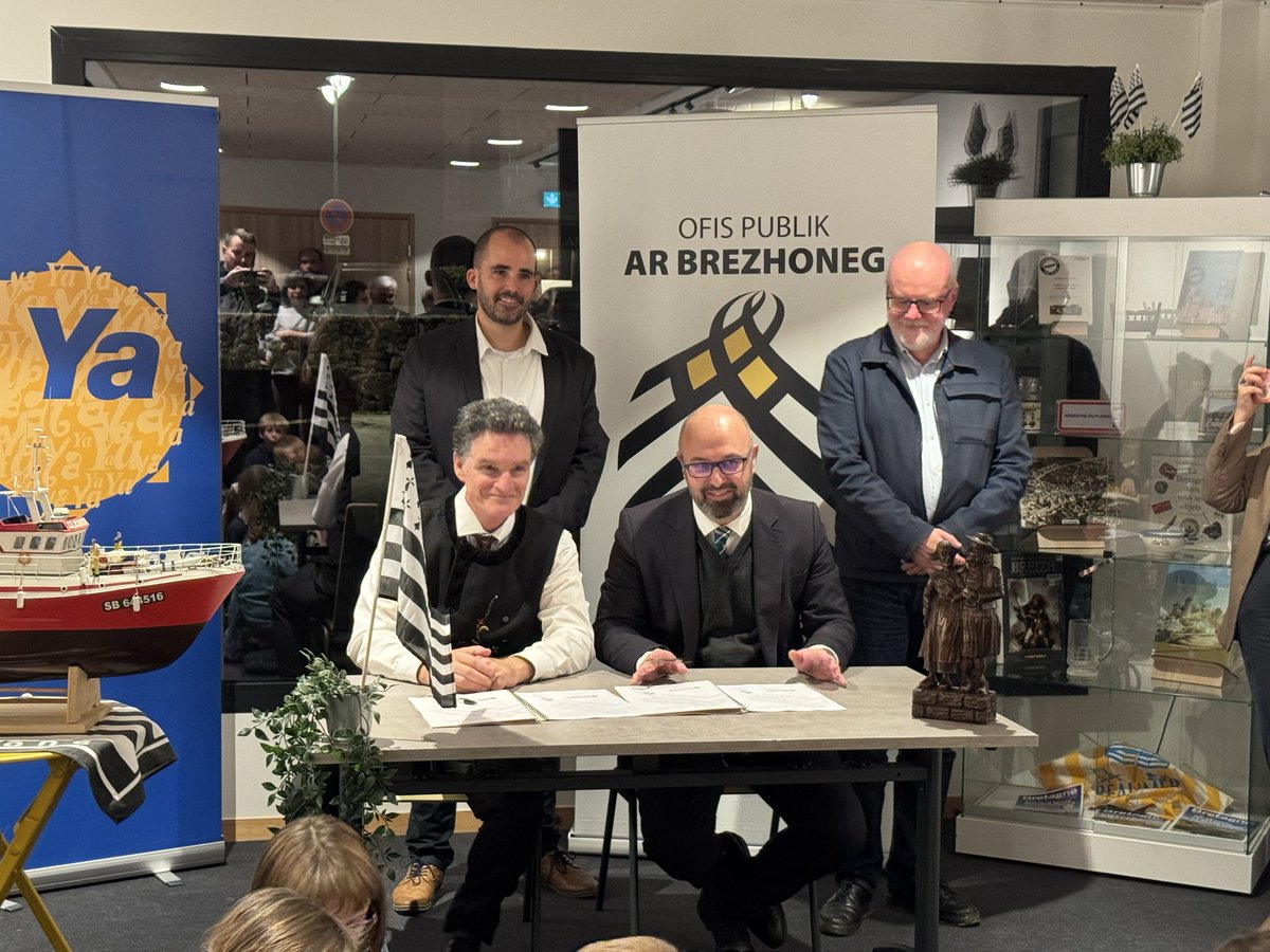 Keloù mat e Argantreg-ar-Genkiz evit ar #brezhoneg ! Ar gumun en deus sinet live 2 ar garta Ya d'ar #Bzhg. Ul labour a-feson kaset da benn gant servijoù an <a href="/OPAB_OPLB/">Ofis Publik ar Brezhoneg | Actualités</a> ha dilennidi Argantreg. Ur skwer vat eo evit kumunioù all an departamant !