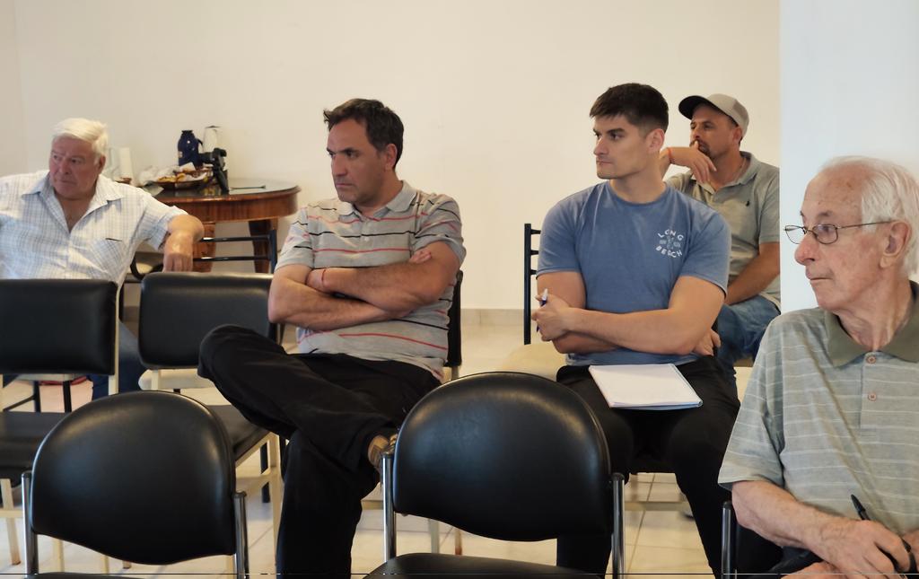 📍 Visita a la Cooperativa Agrícola Tulumaya

En el marco de la recorrida que realiza <a href="/ACOVI_/">ACOVI</a> por sus cooperativas asociadas 🤝, el presidente Fabián Ruggeri y el gerente <a href="/NicoVicchi1/">Nicolas Vicchi</a> visitaron la Cooperativa Tulumaya, donde mantuvieron un encuentro con productores del