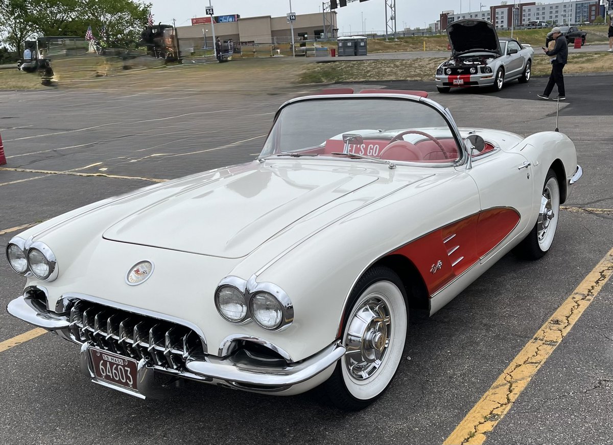 Anne04260426's tweet image. Here’s to #FrontendFriday #Corvette 😉

Beautiful 1959 Corvette ❤️
Red coves and red interior 

Cruise Night, Patriot Place, Foxboro MA