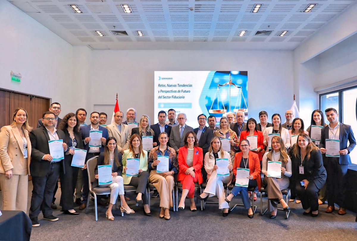 afd_py's tweet image. Paraguay, punto de encuentro regional para el futuro fiduciario.

Hoy finalizó el Seminario Internacional @_ALIDE_ | @afd_py , que reunió a referentes del sistema financiero para debatir sobre transparencia, seguridad y desarrollo sostenible.