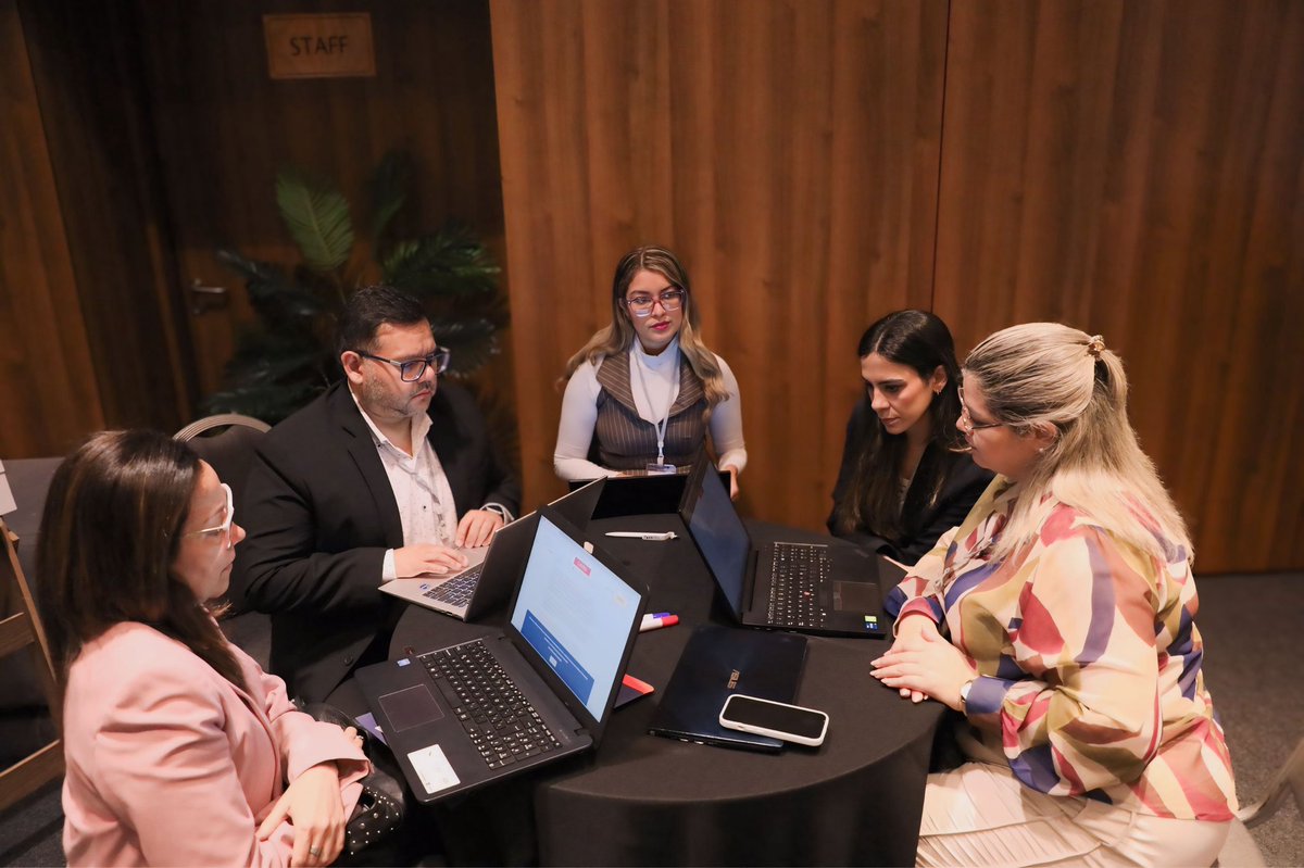 afd_py's tweet image. Paraguay, punto de encuentro regional para el futuro fiduciario.

Hoy finalizó el Seminario Internacional @_ALIDE_ | @afd_py , que reunió a referentes del sistema financiero para debatir sobre transparencia, seguridad y desarrollo sostenible.