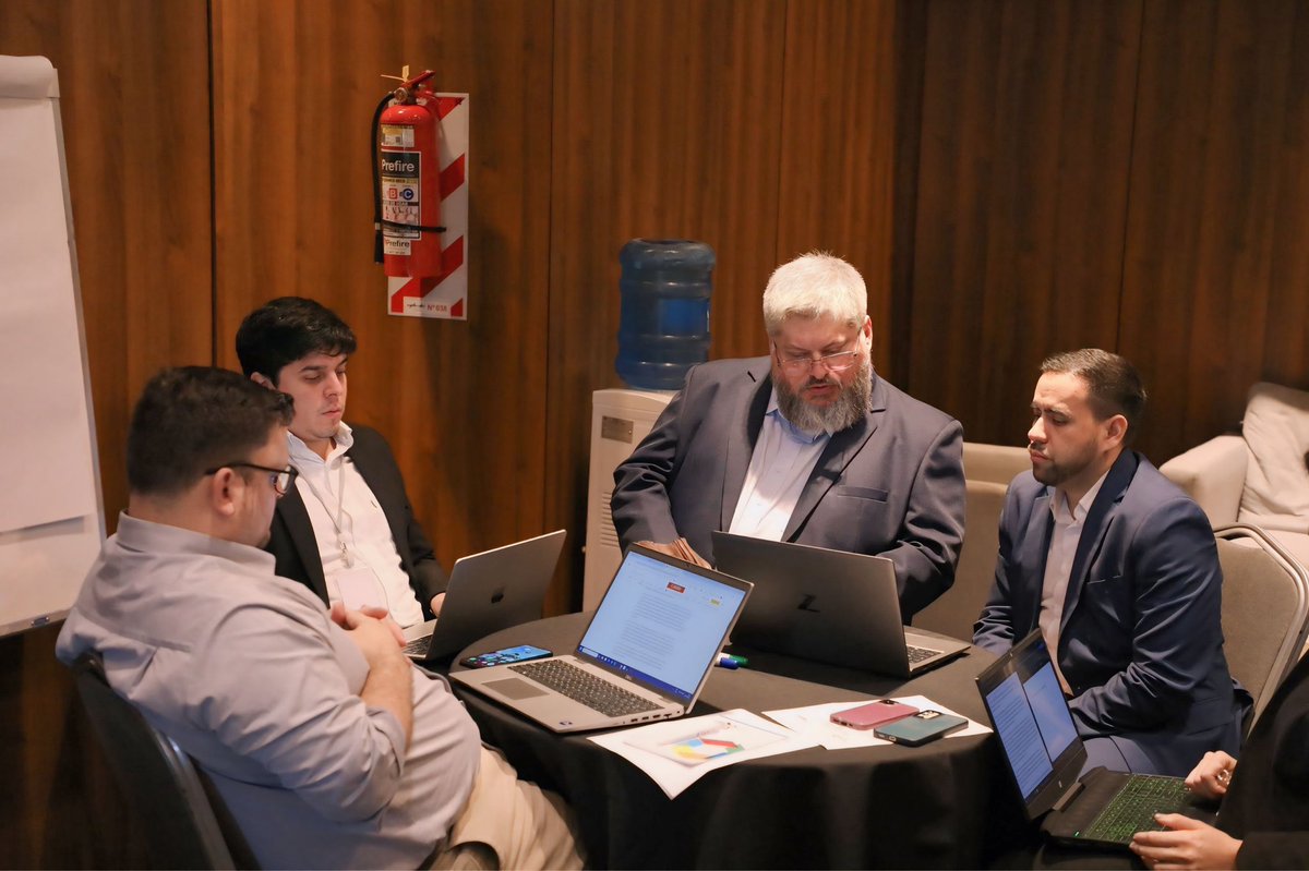 afd_py's tweet image. Paraguay, punto de encuentro regional para el futuro fiduciario.

Hoy finalizó el Seminario Internacional @_ALIDE_ | @afd_py , que reunió a referentes del sistema financiero para debatir sobre transparencia, seguridad y desarrollo sostenible.