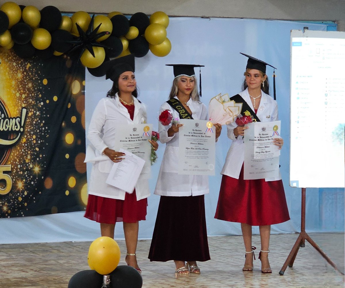 Celebrado en Jobabo el Acto de Graduación del curso 2024-2025. Recibieron su título 11 nuevos profesionales de la salud. 
Muchas felicidades y éxitos para esta nueva generación de galenos que continuarán poniendo el nombre de nuestra medicina en lo más alto del altruismo humano.