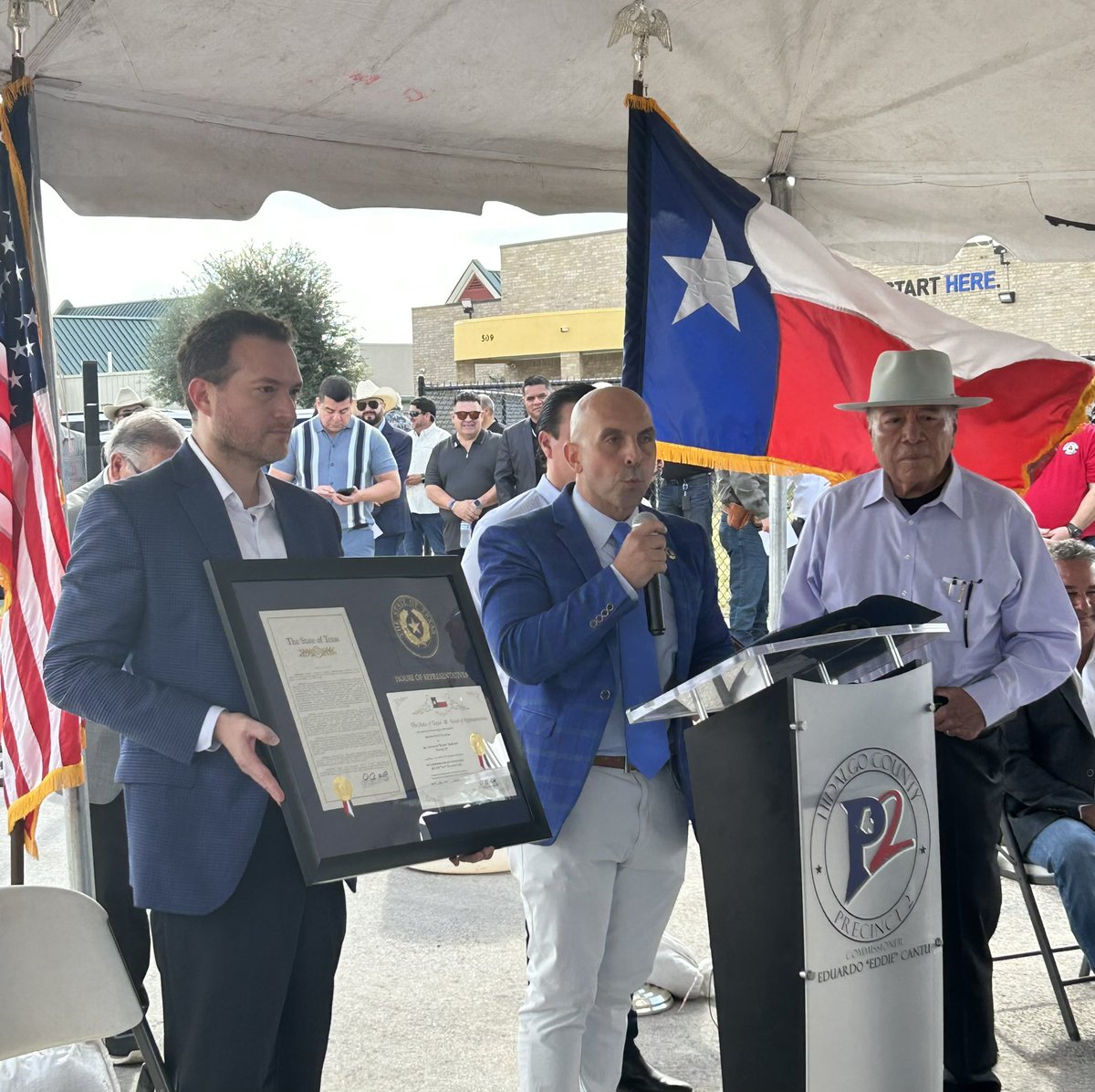 It was an honor to join community members and elected officials from across the Valley to dedicate the Commissioner Hector "Tito" Palacios Park in San Juan. 

Congratulations to Commissioner Palacios and thank you for your decades of service to Hidalgo County. 
#txlege