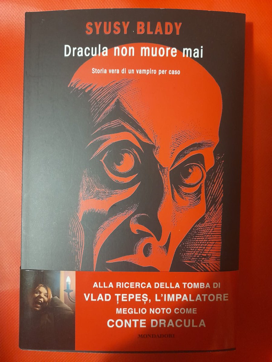 <a href="/artdielle/">Arturo Dielle</a> <a href="/KellerEditore/">Keller Editore</a> <a href="/PhilipDroge/">Philip Dröge</a> <a href="/danisetta/">Danisetta Rocchi</a> <a href="/recerusse/">Recensioni Russe</a> <a href="/Basil_73/">Basilio Di Iorio 📚 #follipergialli</a> <a href="/pivacorpifreddi/">Marco Piva</a> <a href="/TLarina1837/">Tatiana Larina</a> <a href="/raf_rob/">RafRob רפרוב</a> <a href="/letteratume/">Letteratume</a> <a href="/annaritadenardo/">Annarita De Nardo</a> Una lettura un po' insolita per me, ma mi ha incuriosito... #CosaLeggoNelWeekend: Syusy Blady, "Dracula non muore mai. Storia vera di un vampiro per caso", Mondadori 2025. Ciao! 🧛‍♂️🦇😂