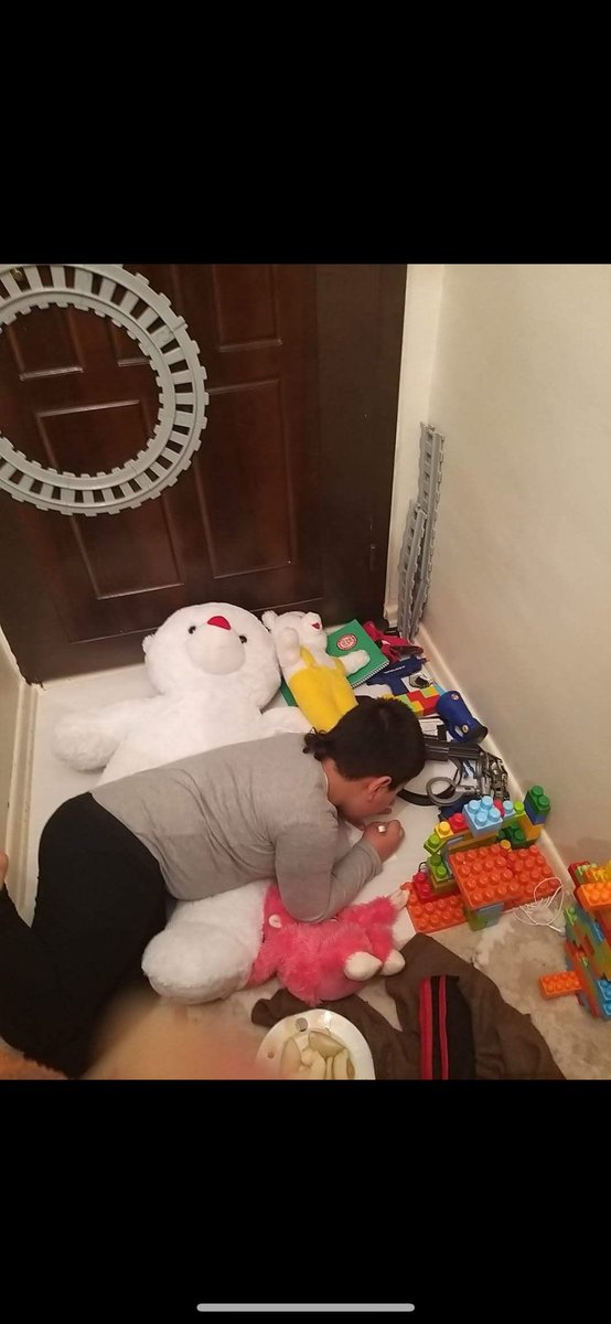 Yigiticinadalet's tweet photo. oyuncakların kadar ömrün olmadı https://t.co/vgy9Led2cH