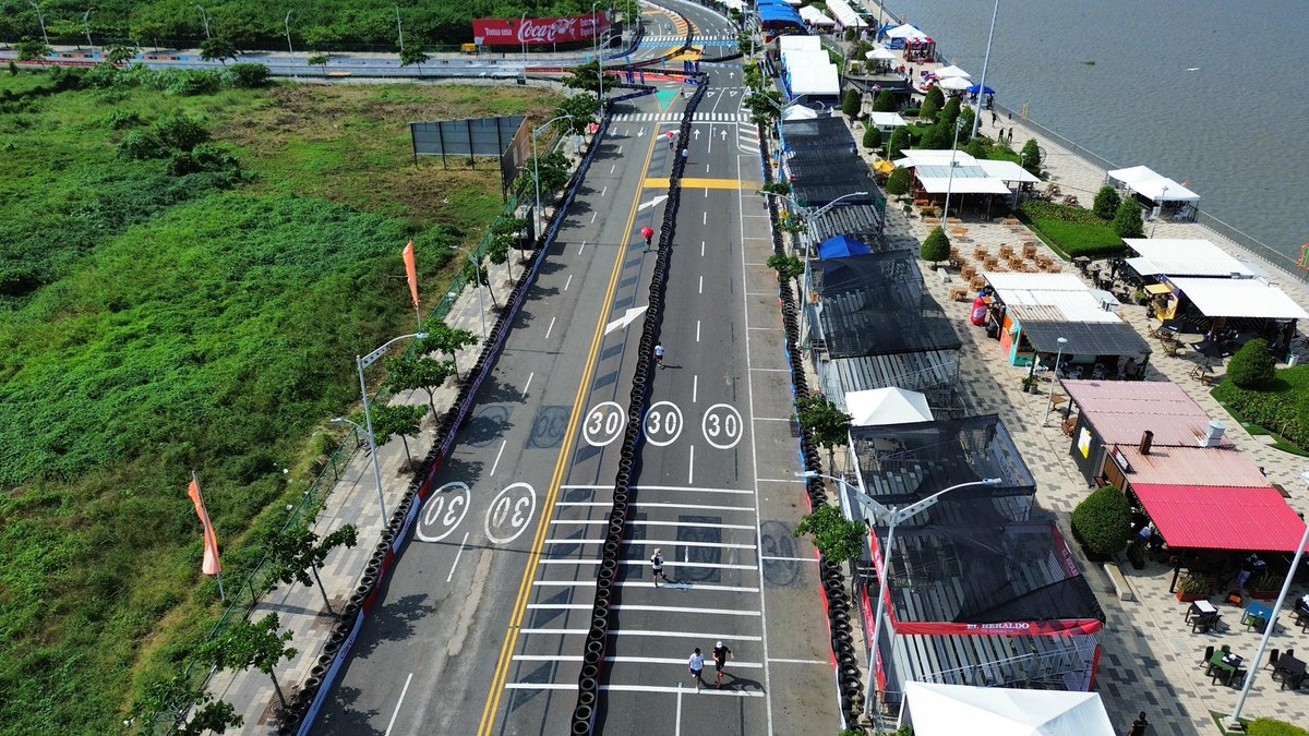 alcaldiabquilla's tweet image. Instalamos el Puesto de Mando Unificado (PMU) en @Granmalecon_baq, junto a autoridades distritales y @PoliciaBquilla, desde donde se coordinarán acciones operativas y de seguridad para que el ‘Gran Premio Electrolit del Caribe 2025’, se desarrolle de manera segura y ordenada.