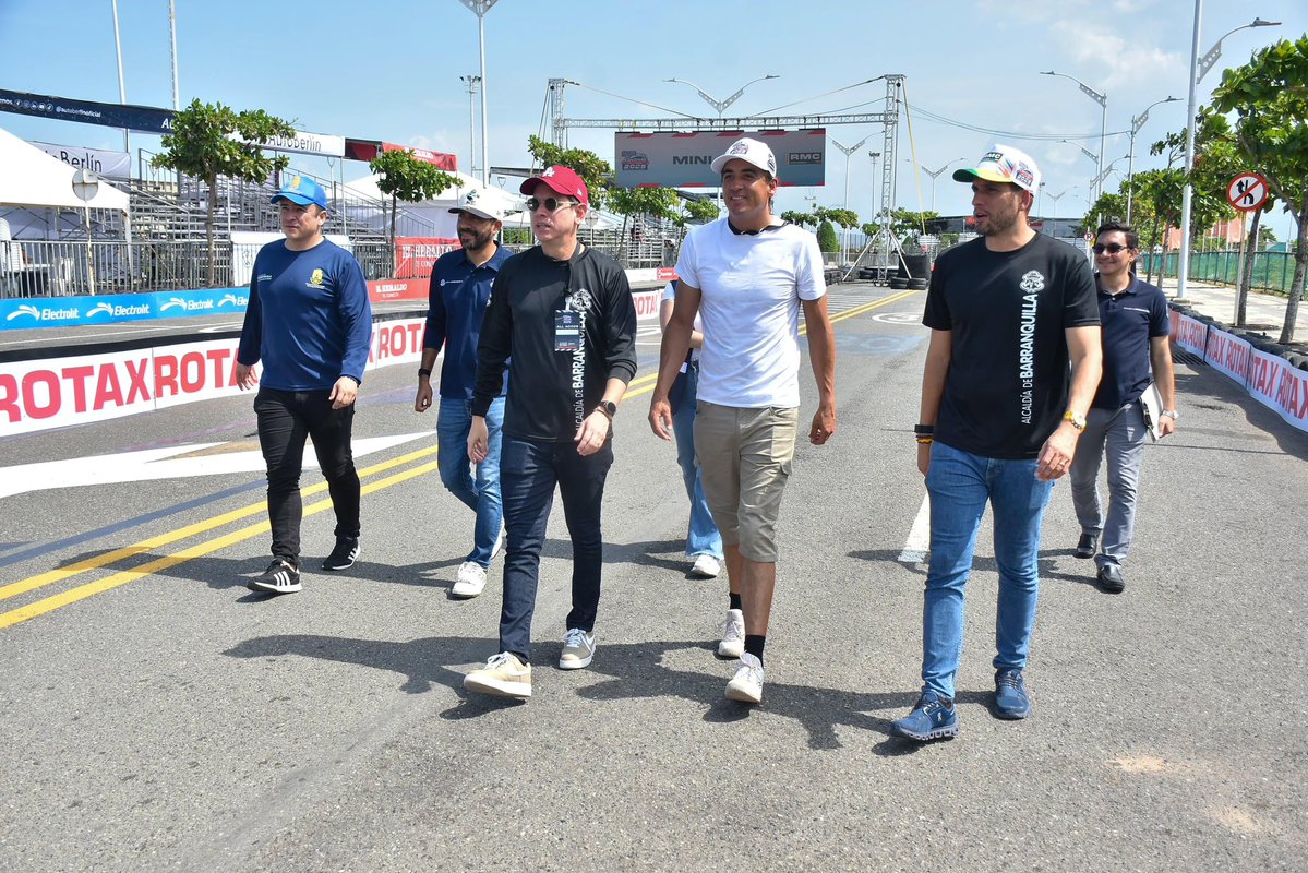 alcaldiabquilla's tweet image. Instalamos el Puesto de Mando Unificado (PMU) en @Granmalecon_baq, junto a autoridades distritales y @PoliciaBquilla, desde donde se coordinarán acciones operativas y de seguridad para que el ‘Gran Premio Electrolit del Caribe 2025’, se desarrolle de manera segura y ordenada.