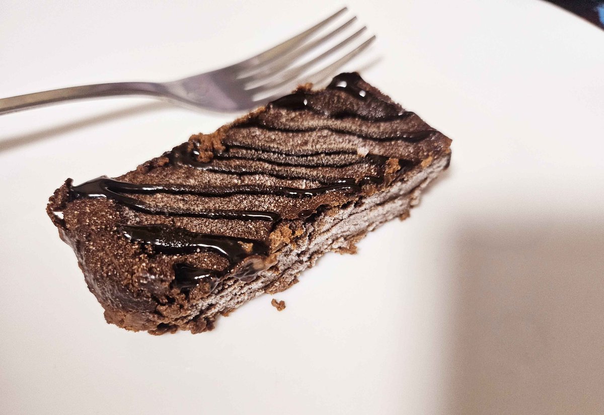 ココアパウダーとチョコレートシロップを足して冷凍庫INでヒヤヒヤのあまあまお菓子
ほっぺたは死ぬ🥰