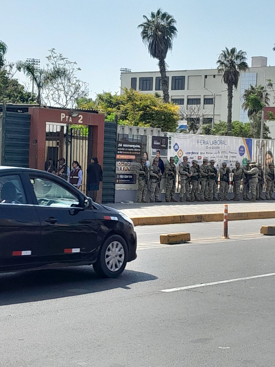 nohayestao's tweet image. Llevar fusiles a san marcos para que? Perros de mierda defienden la mediocridad y la basura