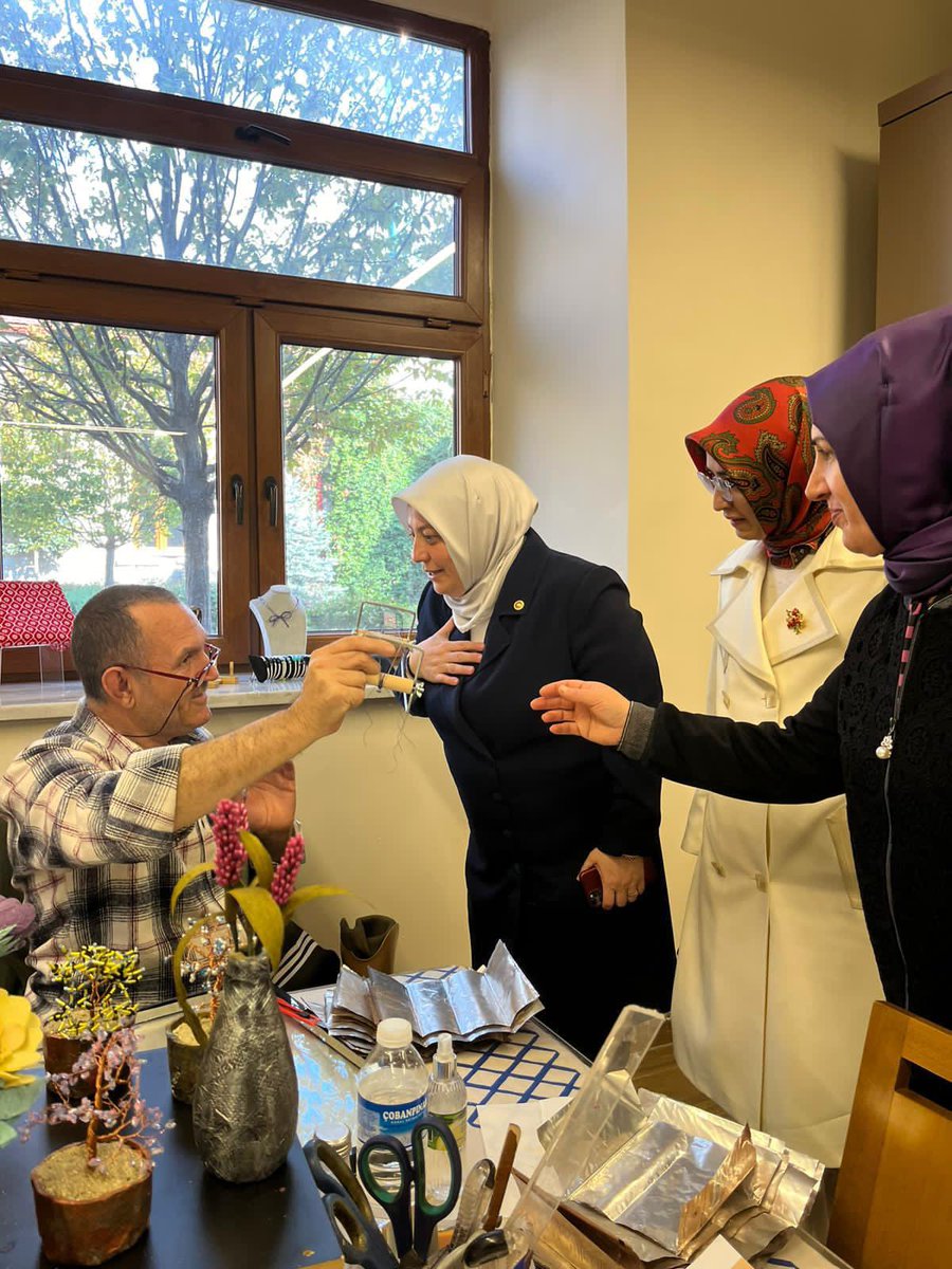 “Kimsesiz değilsin, biz varız.” Recep Tayyip Erdoğan

Darülaceze Başkanımız Esra Ceceli İslam ve Başkan Yardımcımız Gülten Terzi’yi, İstanbul Milletvekilimiz Rabia İlhan ile birlikte ziyaret ederek yürüttükleri çalışmalar hakkında bilgi aldık.

Darülaceze’nin sahibi olan